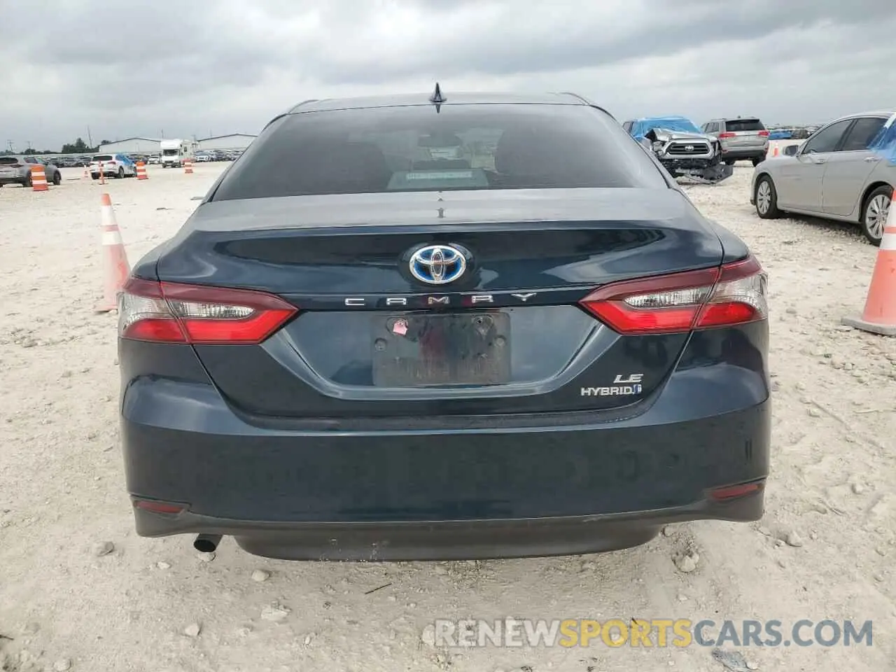 6 Photograph of a damaged car 4T1C31AK6MU562313 TOYOTA CAMRY 2021