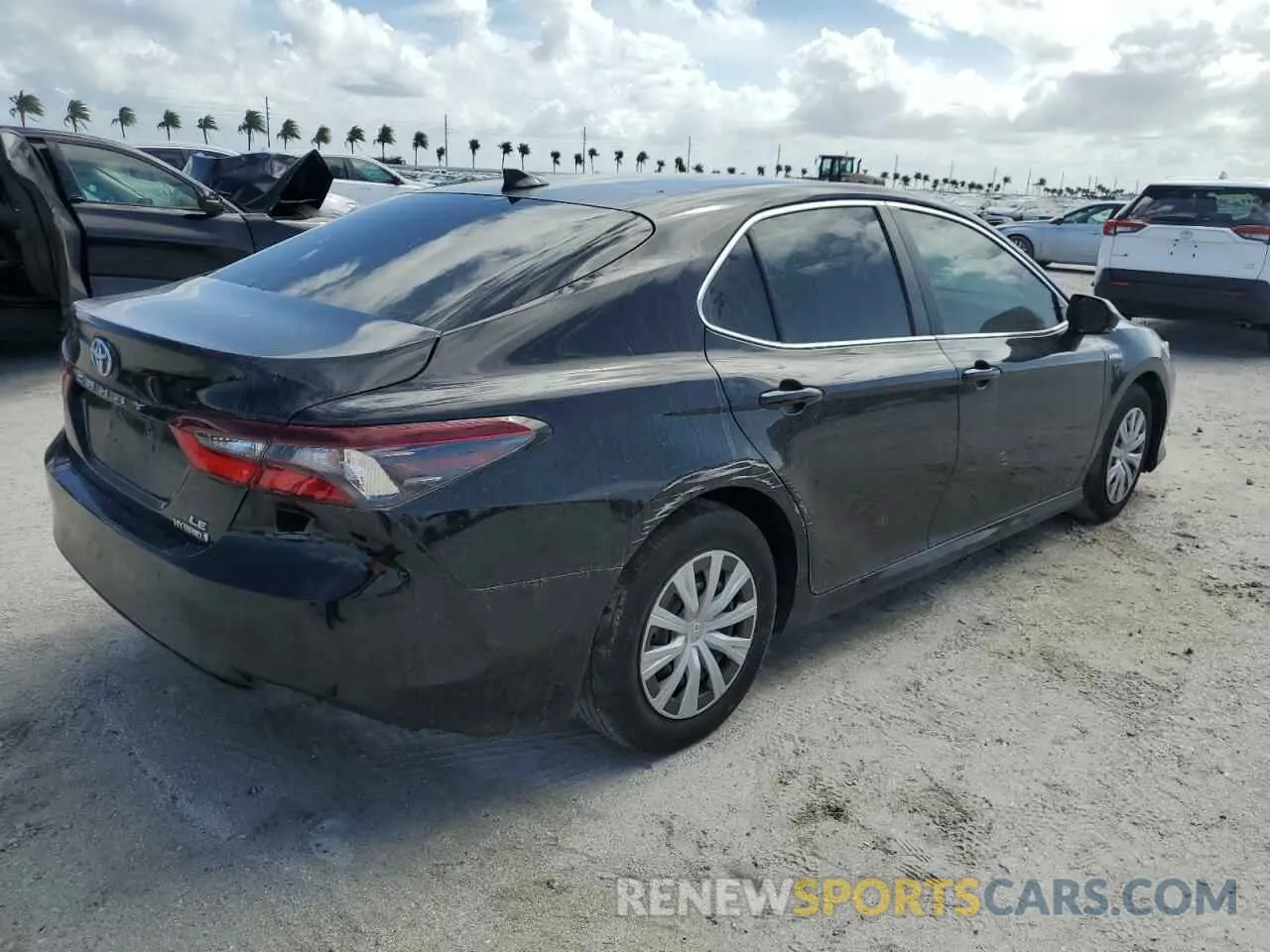 3 Photograph of a damaged car 4T1C31AK7MU569044 TOYOTA CAMRY 2021