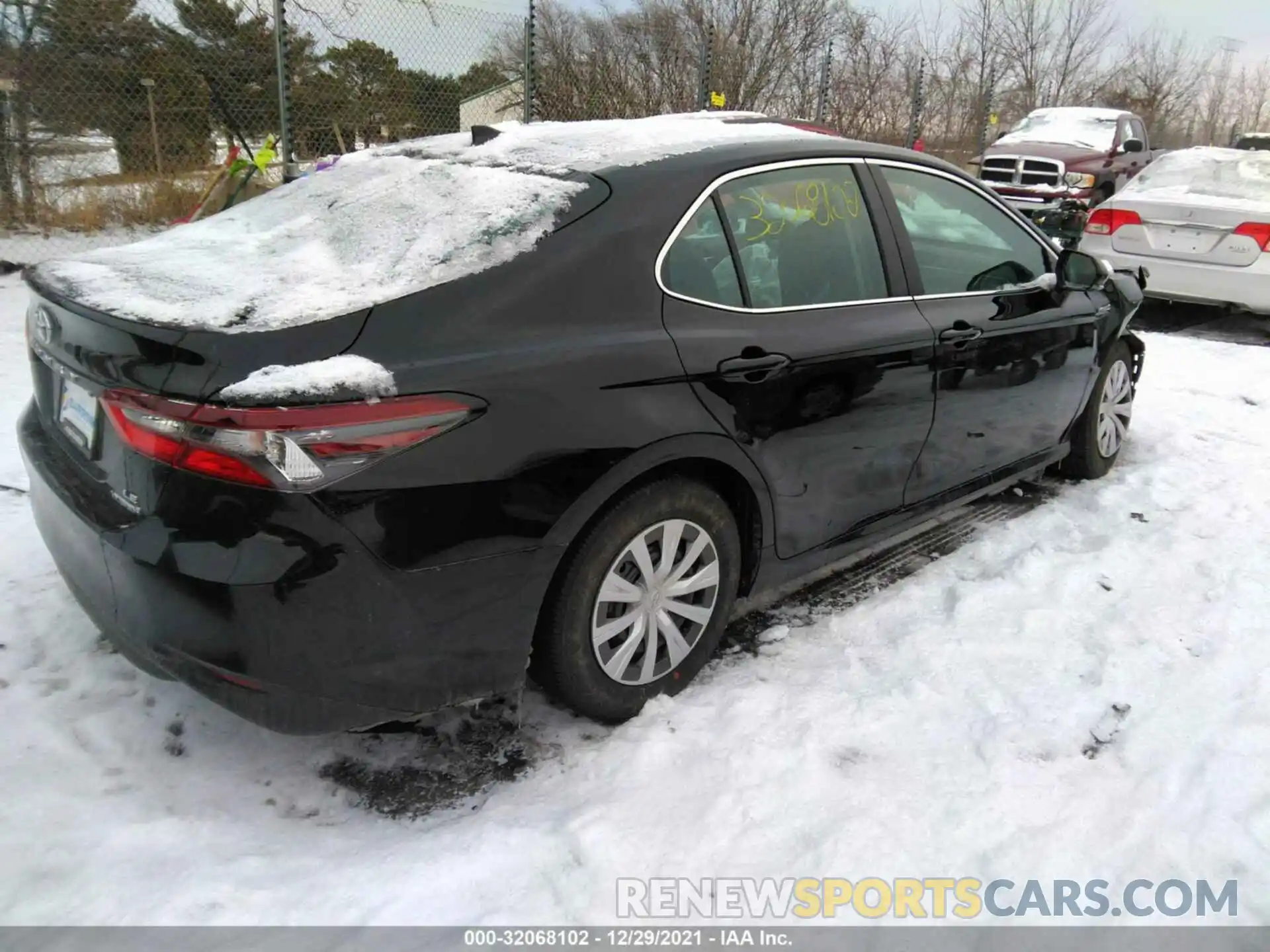 4 Photograph of a damaged car 4T1C31AK7MU569657 TOYOTA CAMRY 2021