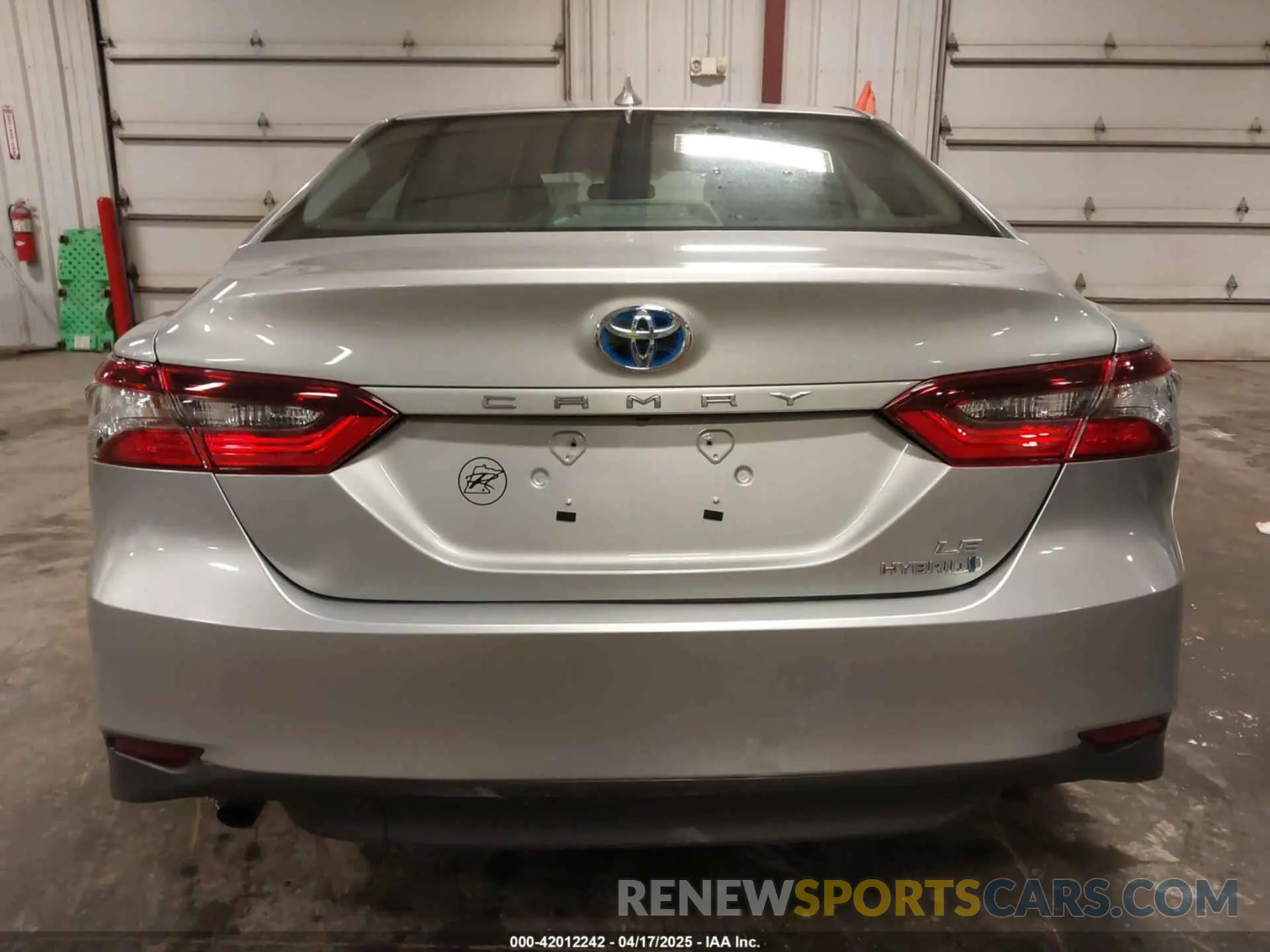 17 Photograph of a damaged car 4T1C31AKXMU027792 TOYOTA CAMRY 2021