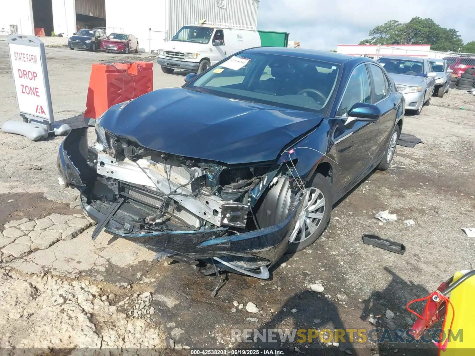 2 Photograph of a damaged car 4T1C31AKXMU561164 TOYOTA CAMRY 2021