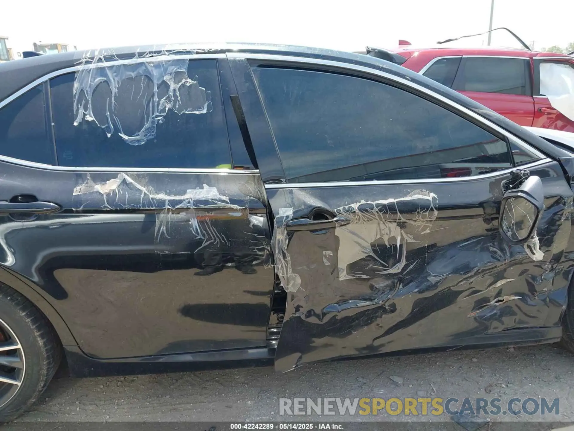 12 Photograph of a damaged car 4T1F11AK0MU446852 TOYOTA CAMRY 2021