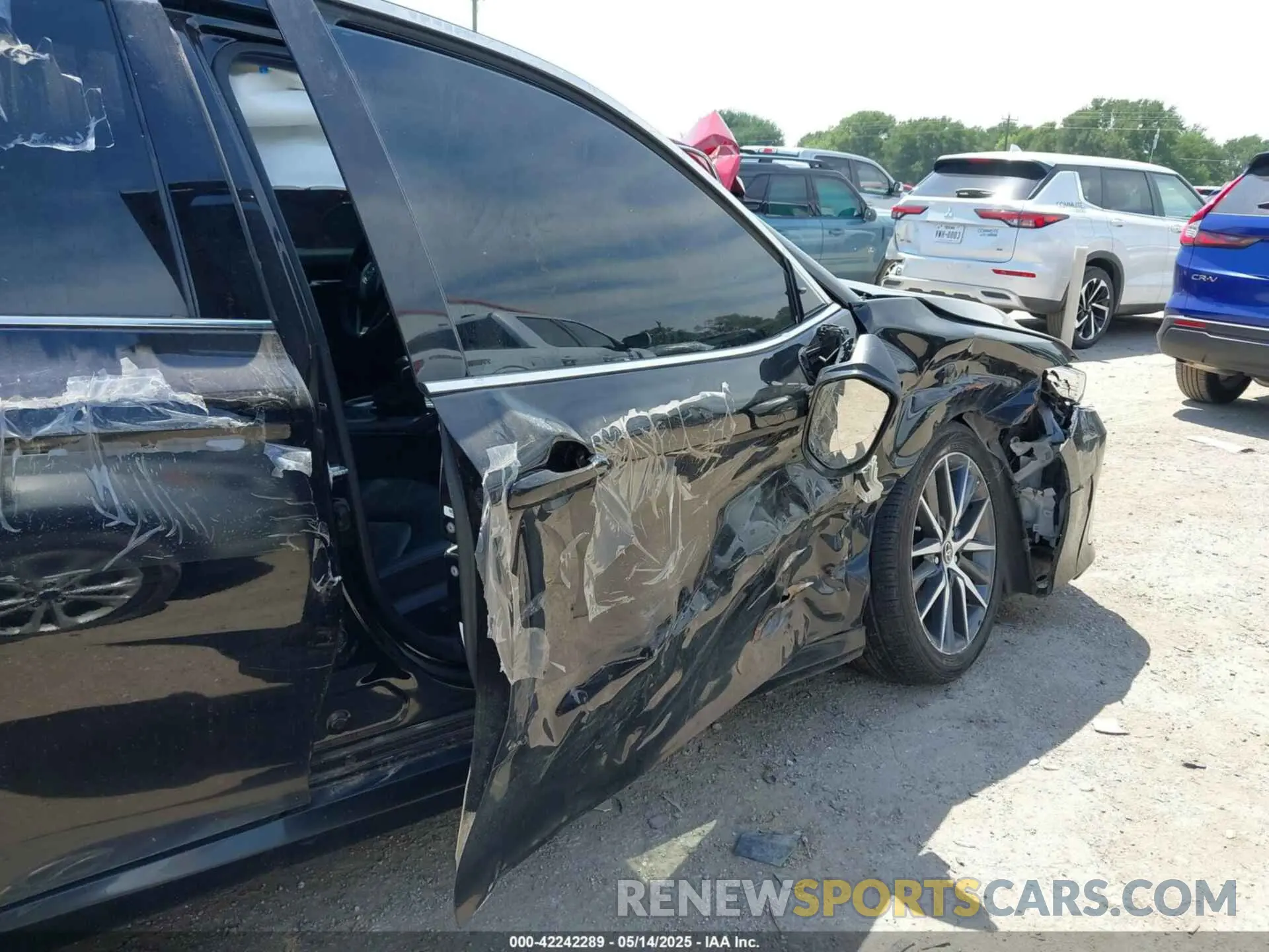 6 Photograph of a damaged car 4T1F11AK0MU446852 TOYOTA CAMRY 2021