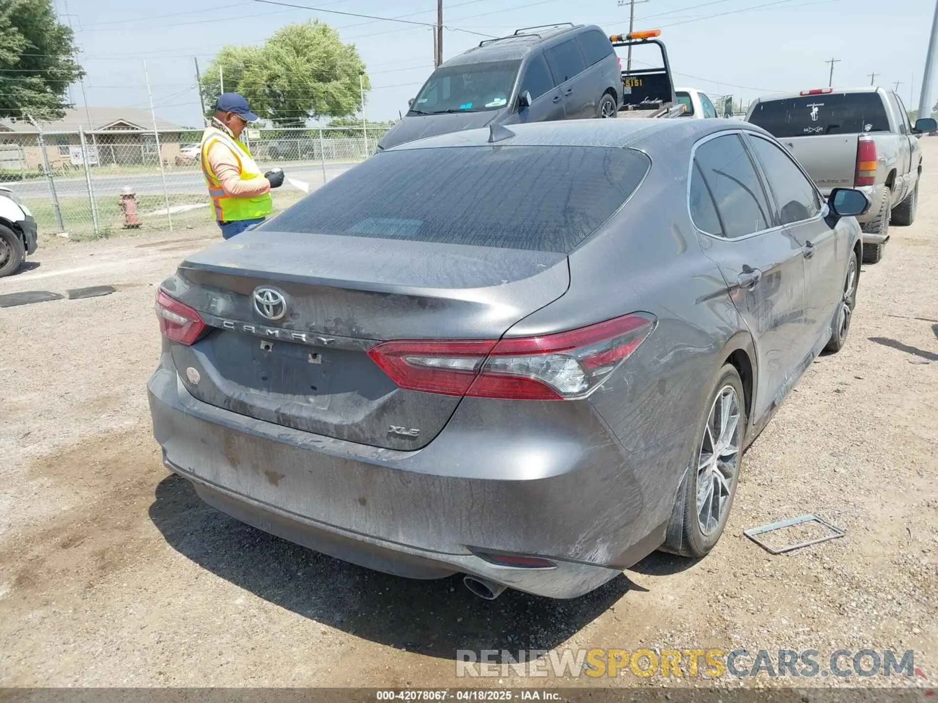 4 Photograph of a damaged car 4T1F11AK0MU557031 TOYOTA CAMRY 2021