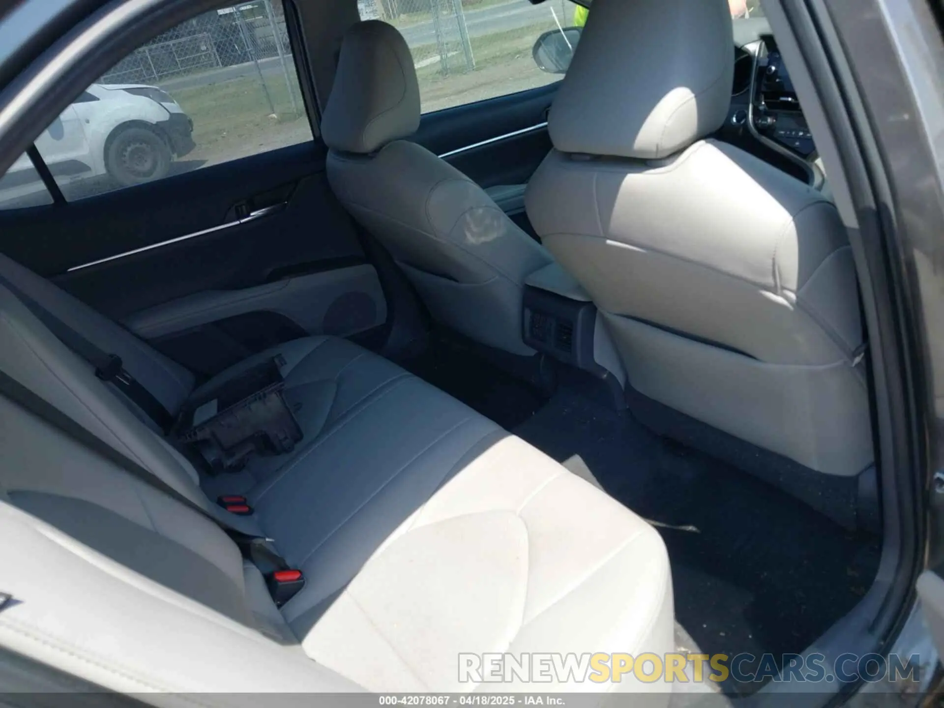 8 Photograph of a damaged car 4T1F11AK0MU557031 TOYOTA CAMRY 2021