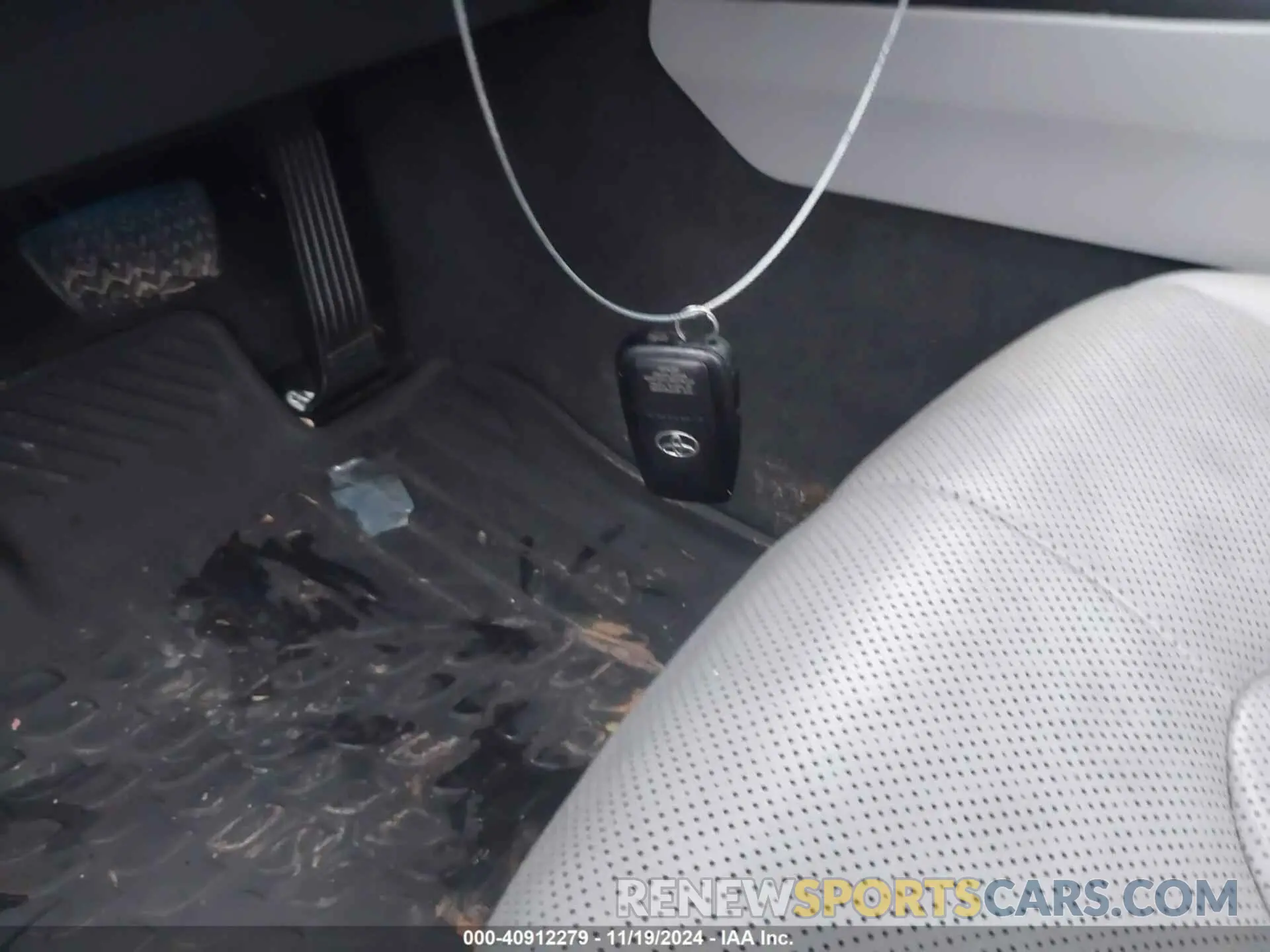 11 Photograph of a damaged car 4T1F11AK0MU599621 TOYOTA CAMRY 2021