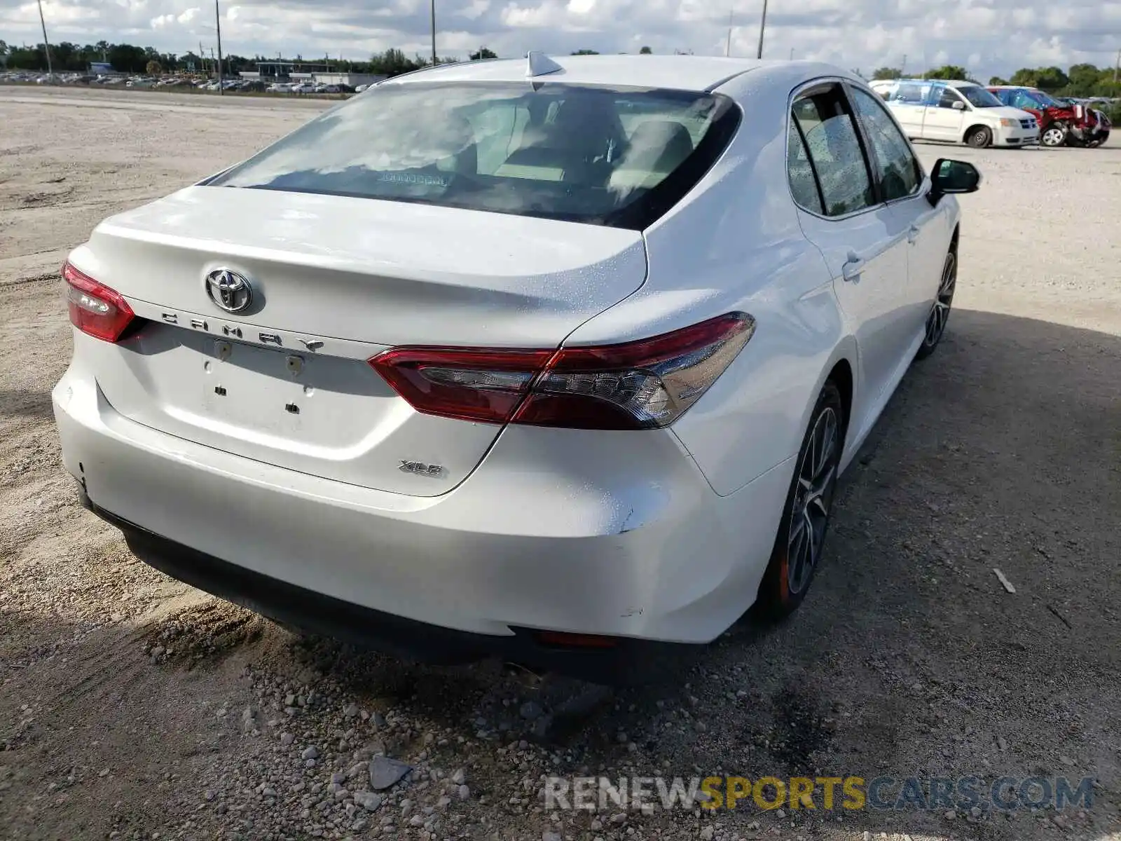 4 Photograph of a damaged car 4T1F11AK1MU441675 TOYOTA CAMRY 2021