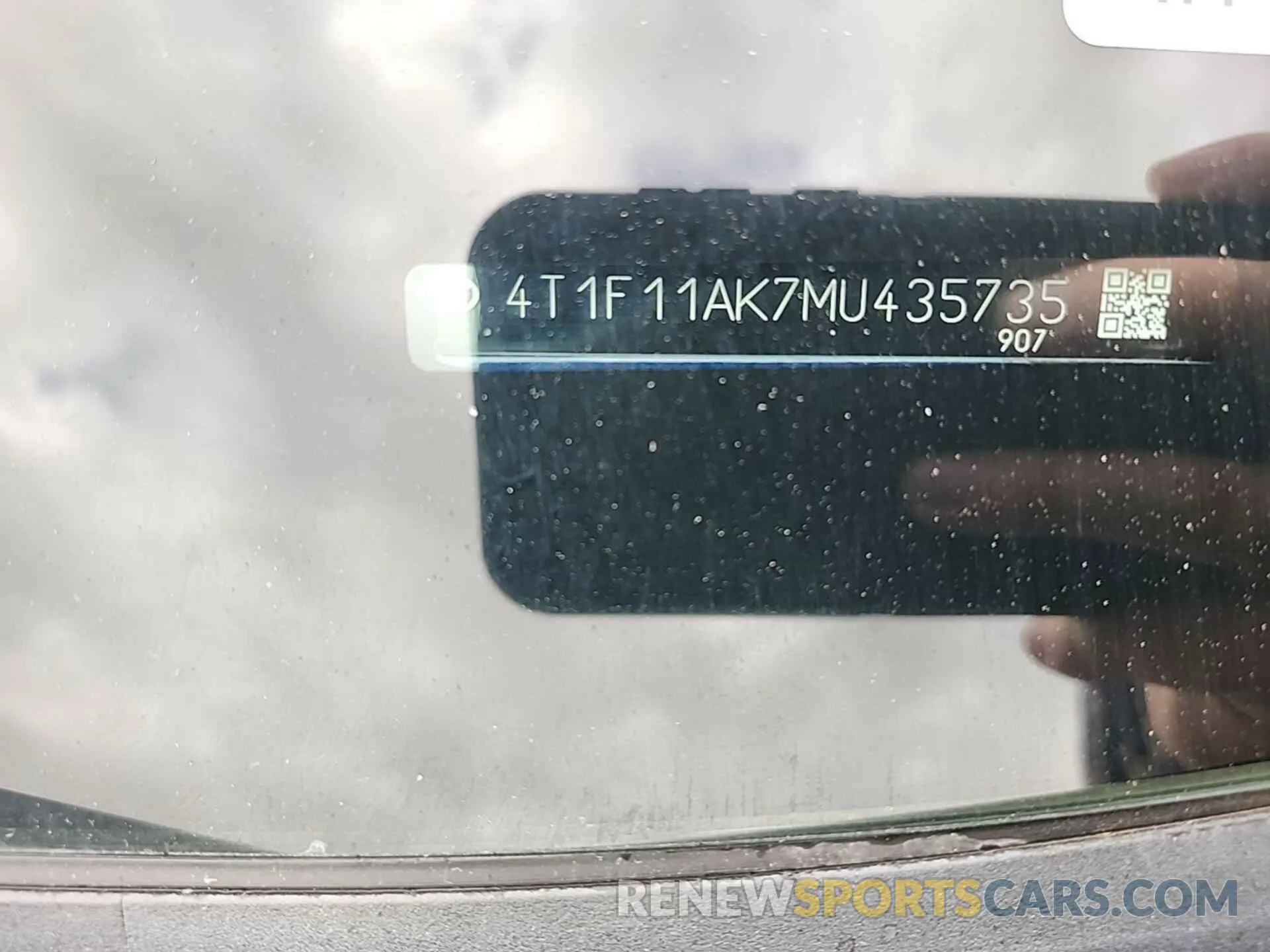 12 Photograph of a damaged car 4T1F11AK7MU435735 TOYOTA CAMRY 2021