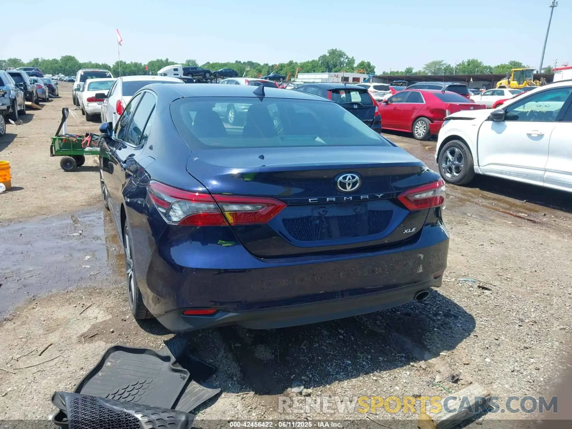 16 Photograph of a damaged car 4T1F11AK7MU443771 TOYOTA CAMRY 2021