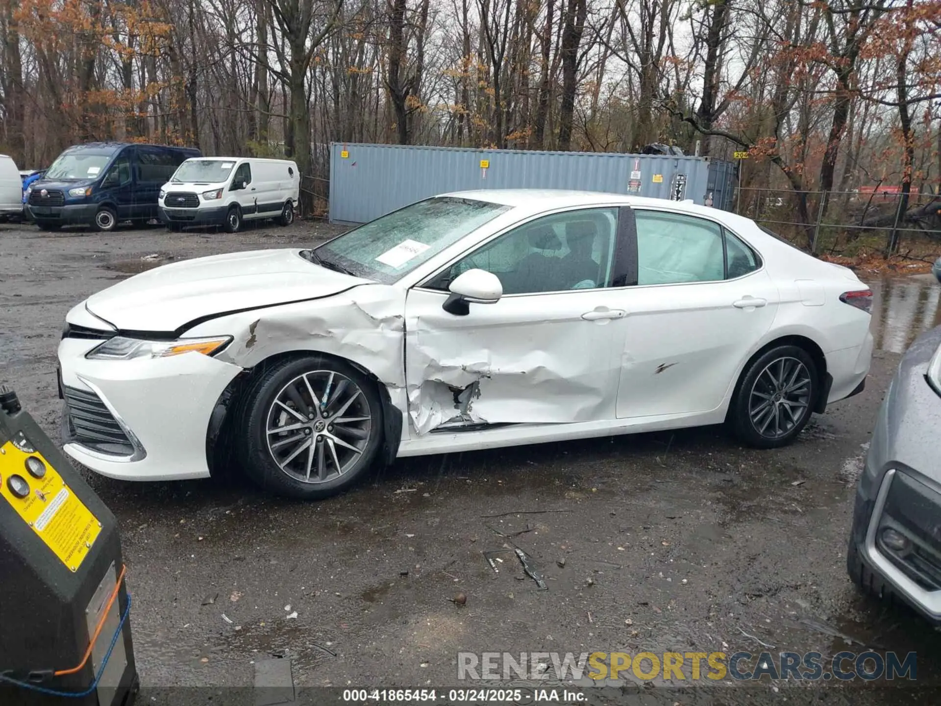 14 Photograph of a damaged car 4T1F11BK3MU037047 TOYOTA CAMRY 2021