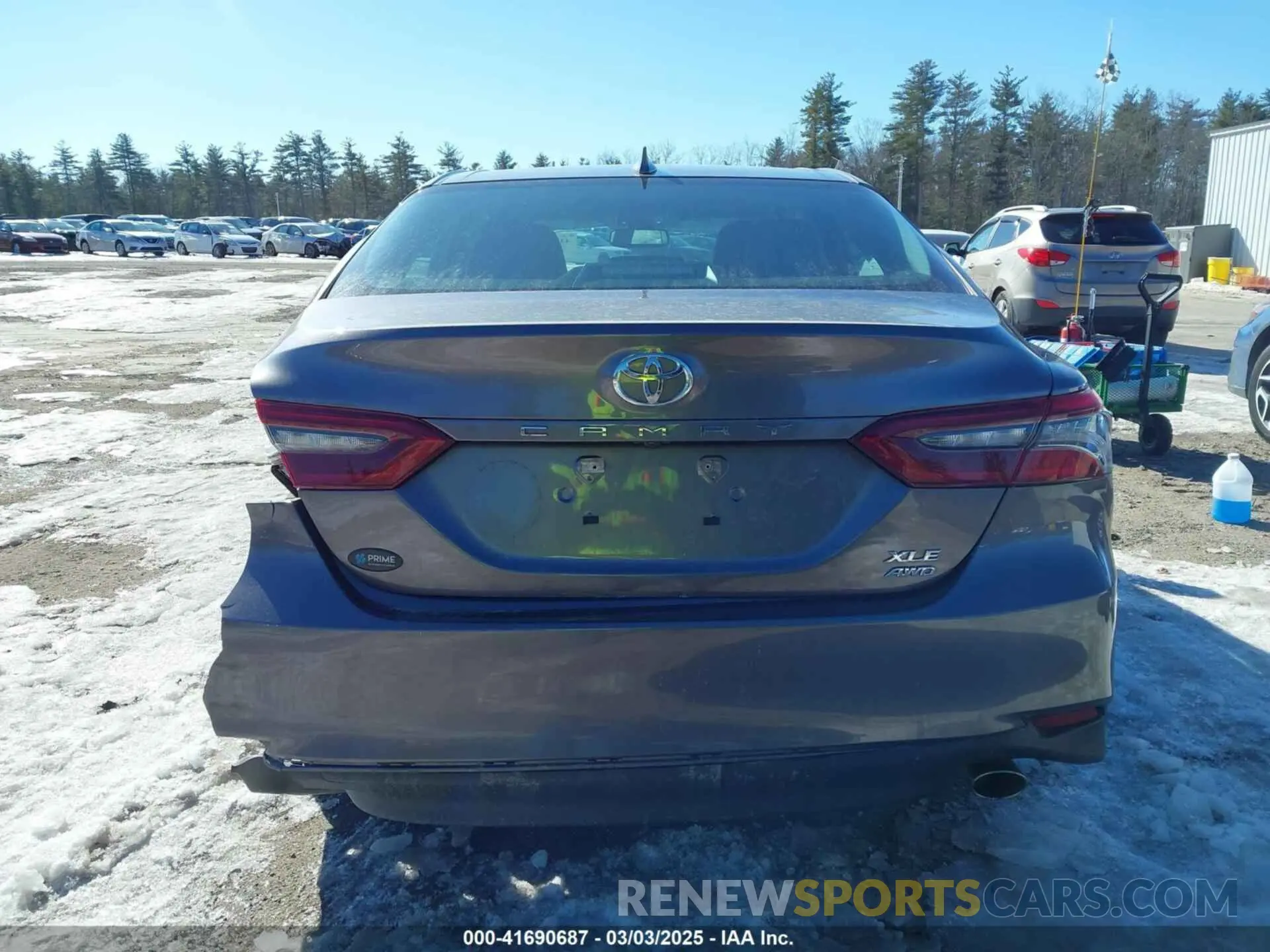 17 Photograph of a damaged car 4T1F11BK4MU038112 TOYOTA CAMRY 2021