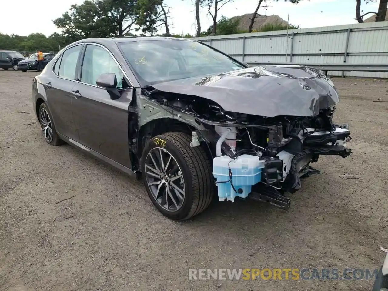 1 Photograph of a damaged car 4T1F11BK5MU029757 TOYOTA CAMRY 2021