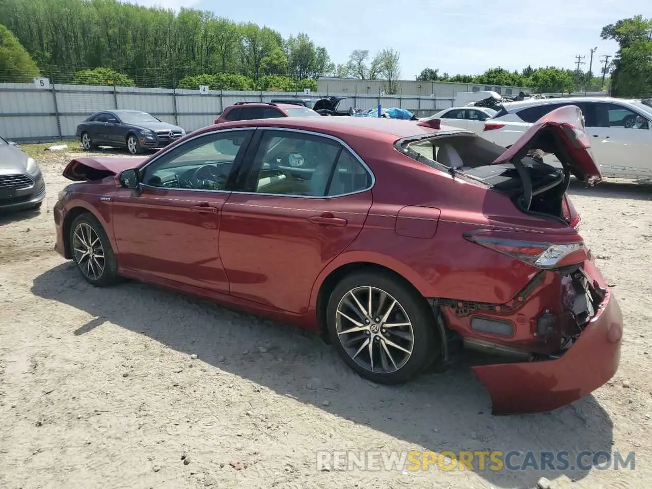 2 Photograph of a damaged car 4T1F31AK0MU020749 TOYOTA CAMRY 2021