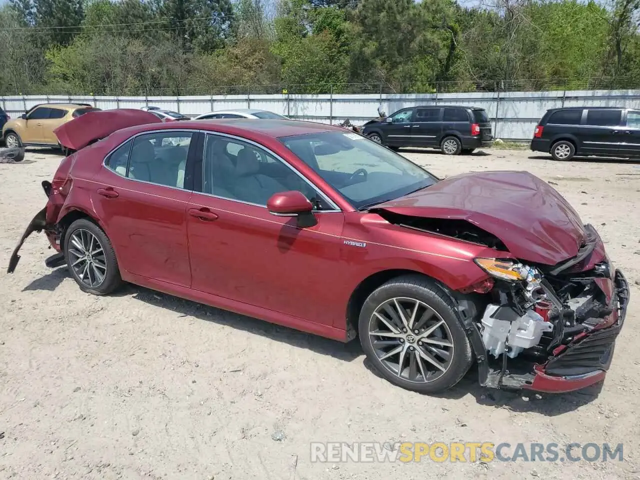 4 Photograph of a damaged car 4T1F31AK0MU020749 TOYOTA CAMRY 2021