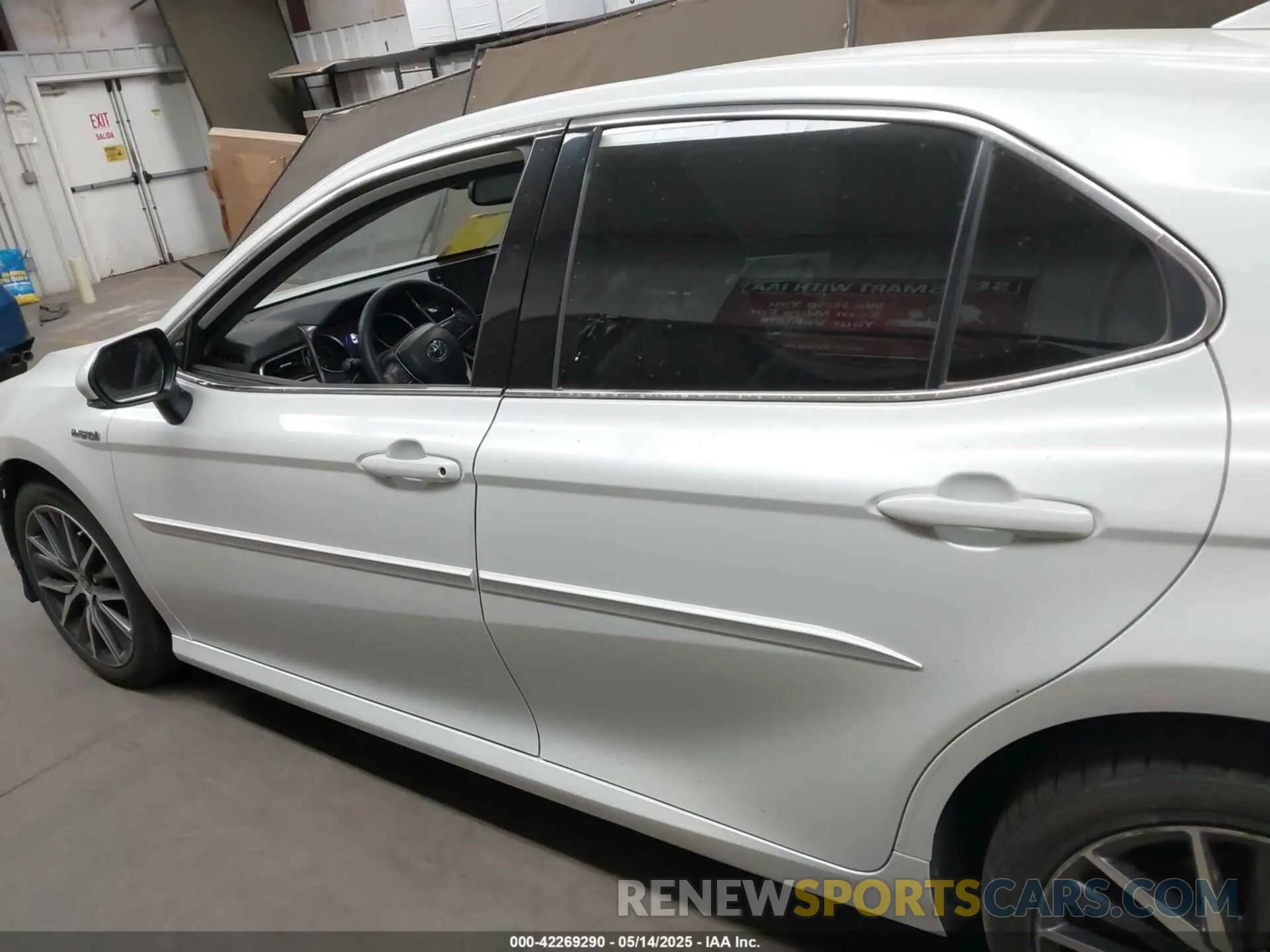 14 Photograph of a damaged car 4T1F31AK0MU569352 TOYOTA CAMRY 2021