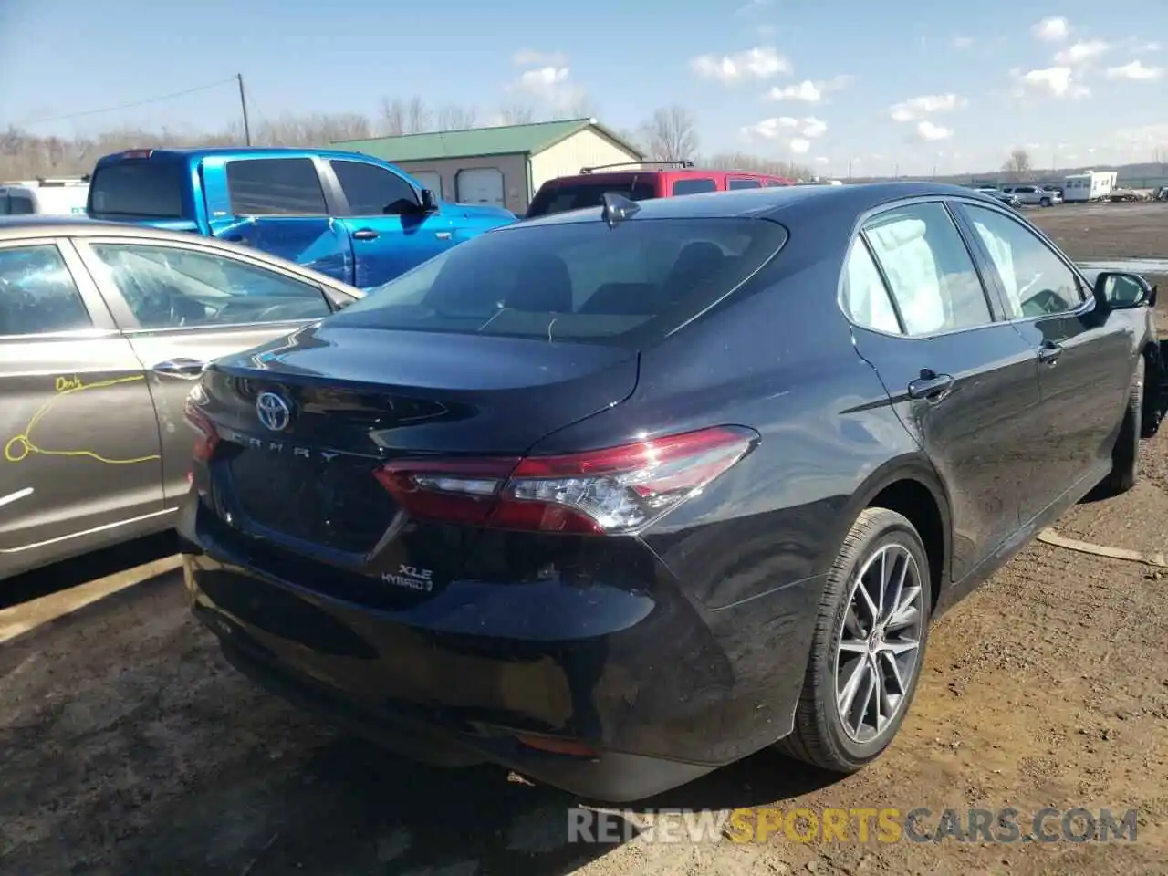 4 Photograph of a damaged car 4T1F31AK3MU553954 TOYOTA CAMRY 2021