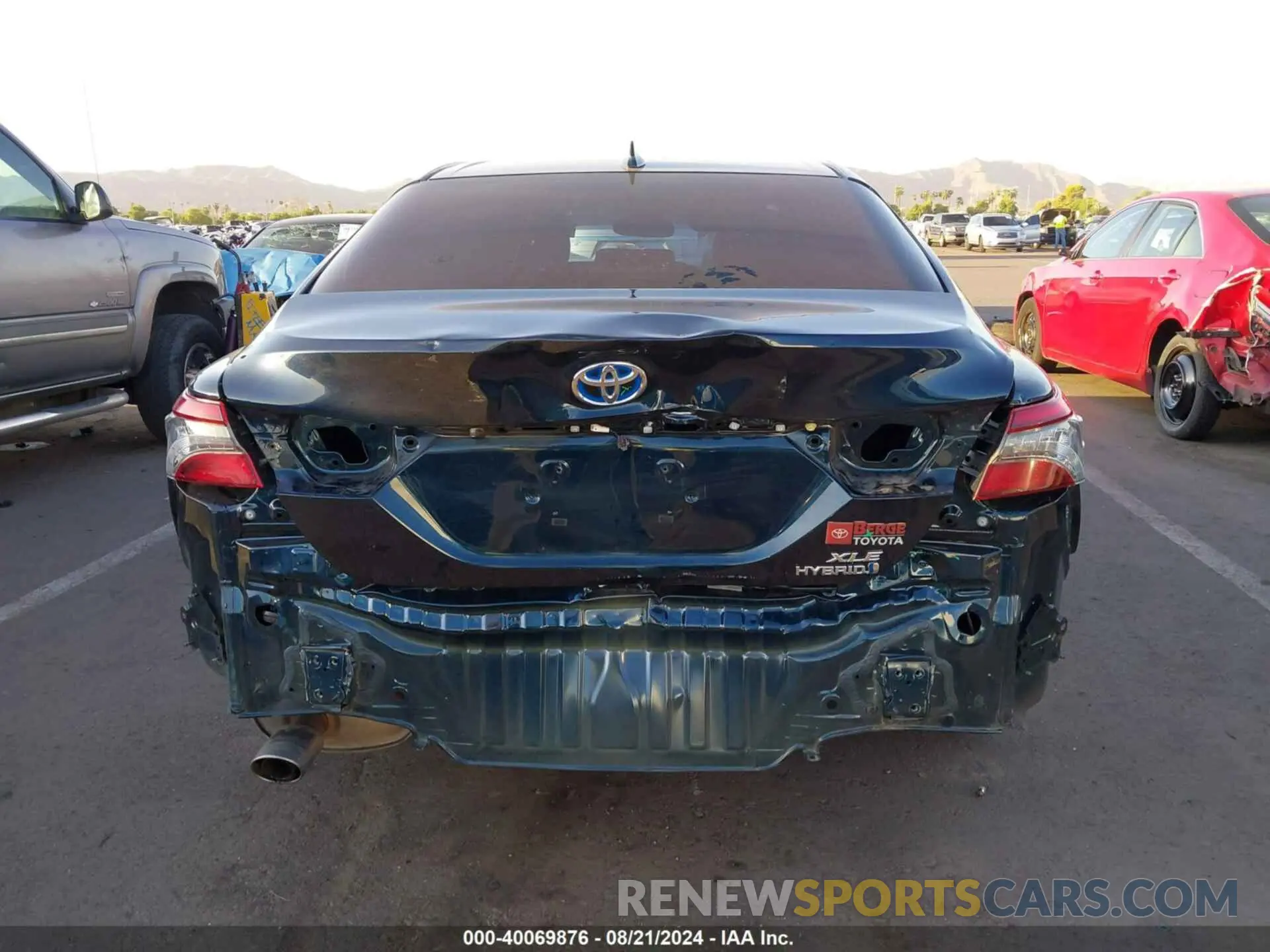 17 Photograph of a damaged car 4T1F31AK5MU553129 TOYOTA CAMRY 2021