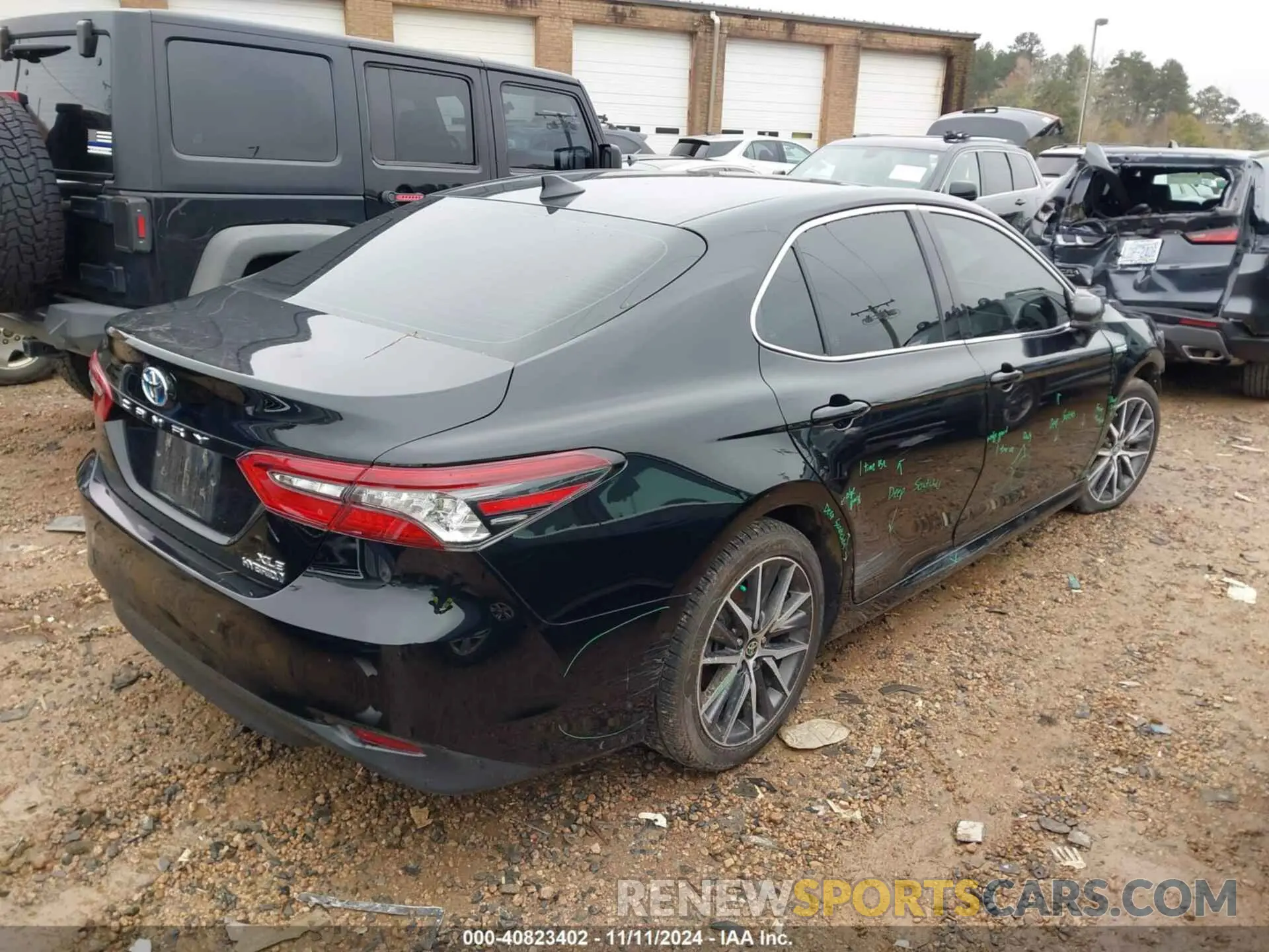 4 Photograph of a damaged car 4T1F31AK5MU557536 TOYOTA CAMRY 2021