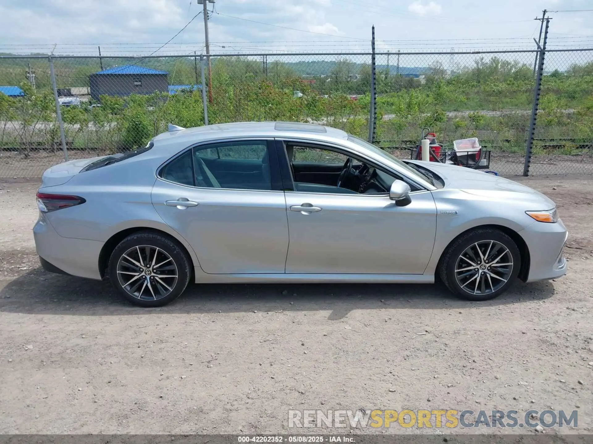 13 Photograph of a damaged car 4T1F31AK6MU547145 TOYOTA CAMRY 2021