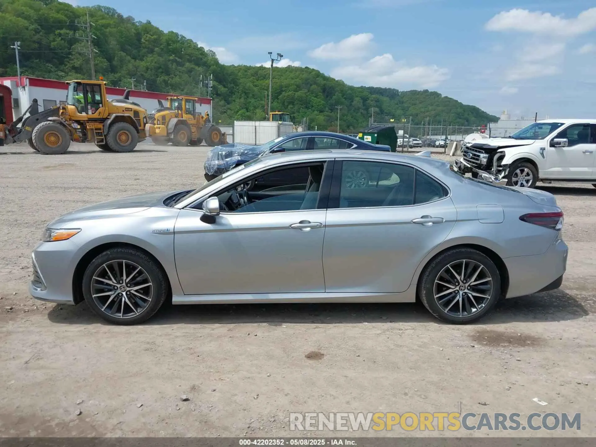 14 Photograph of a damaged car 4T1F31AK6MU547145 TOYOTA CAMRY 2021