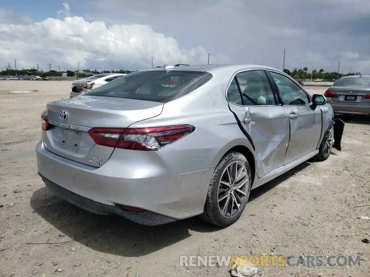 4 Photograph of a damaged car 4T1F31AK7MU555383 TOYOTA CAMRY 2021