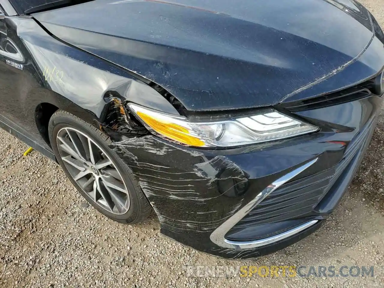 9 Photograph of a damaged car 4T1F31AK9MU557782 TOYOTA CAMRY 2021