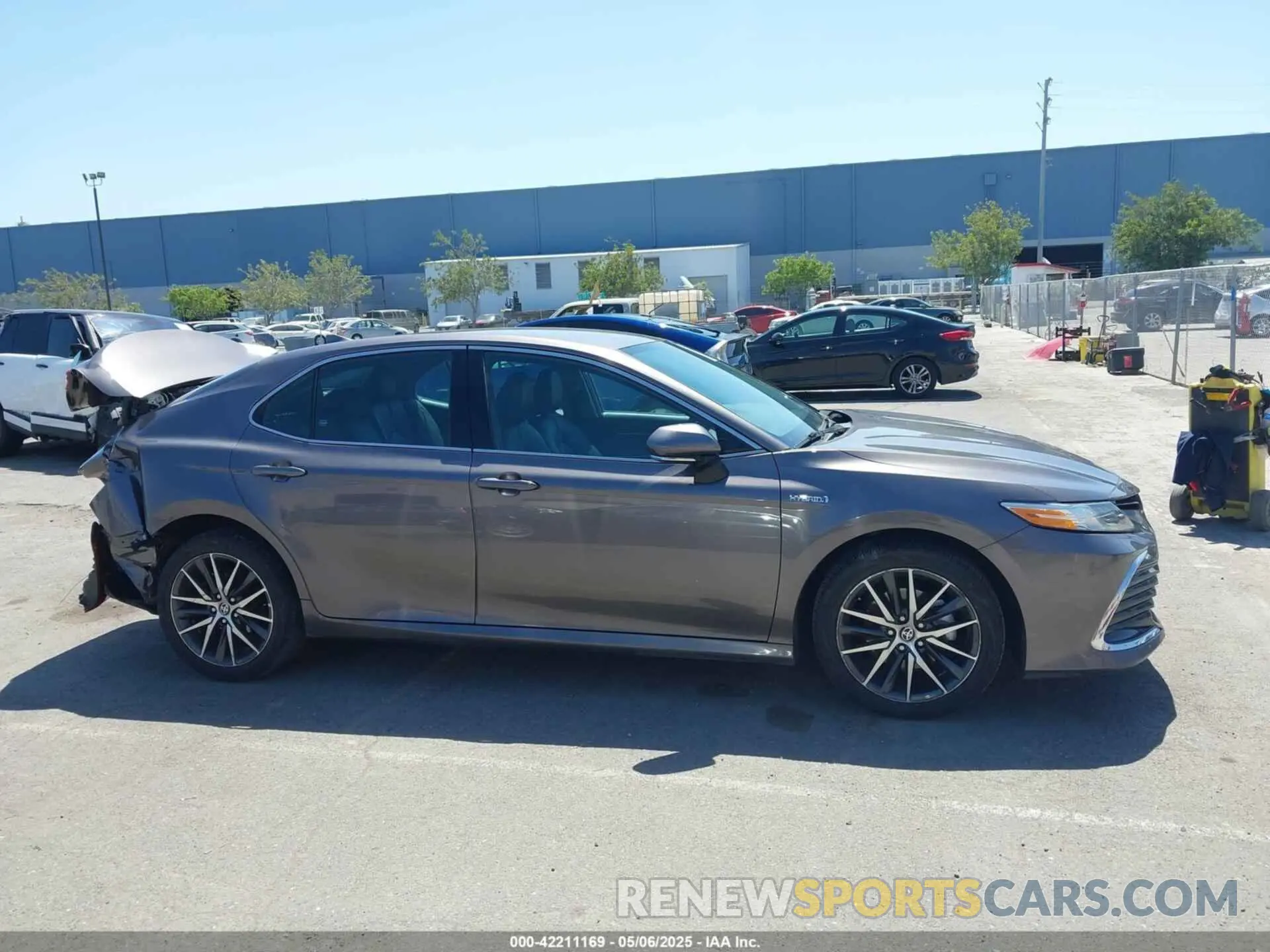 14 Photograph of a damaged car 4T1F31AK9MU560049 TOYOTA CAMRY 2021