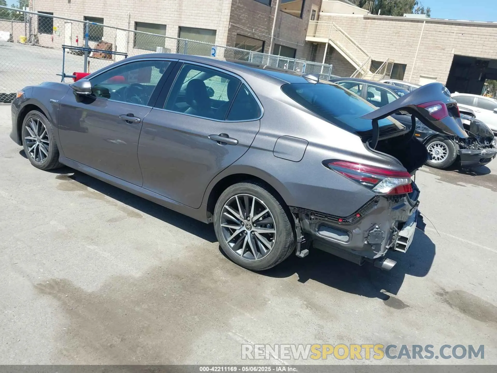 3 Photograph of a damaged car 4T1F31AK9MU560049 TOYOTA CAMRY 2021