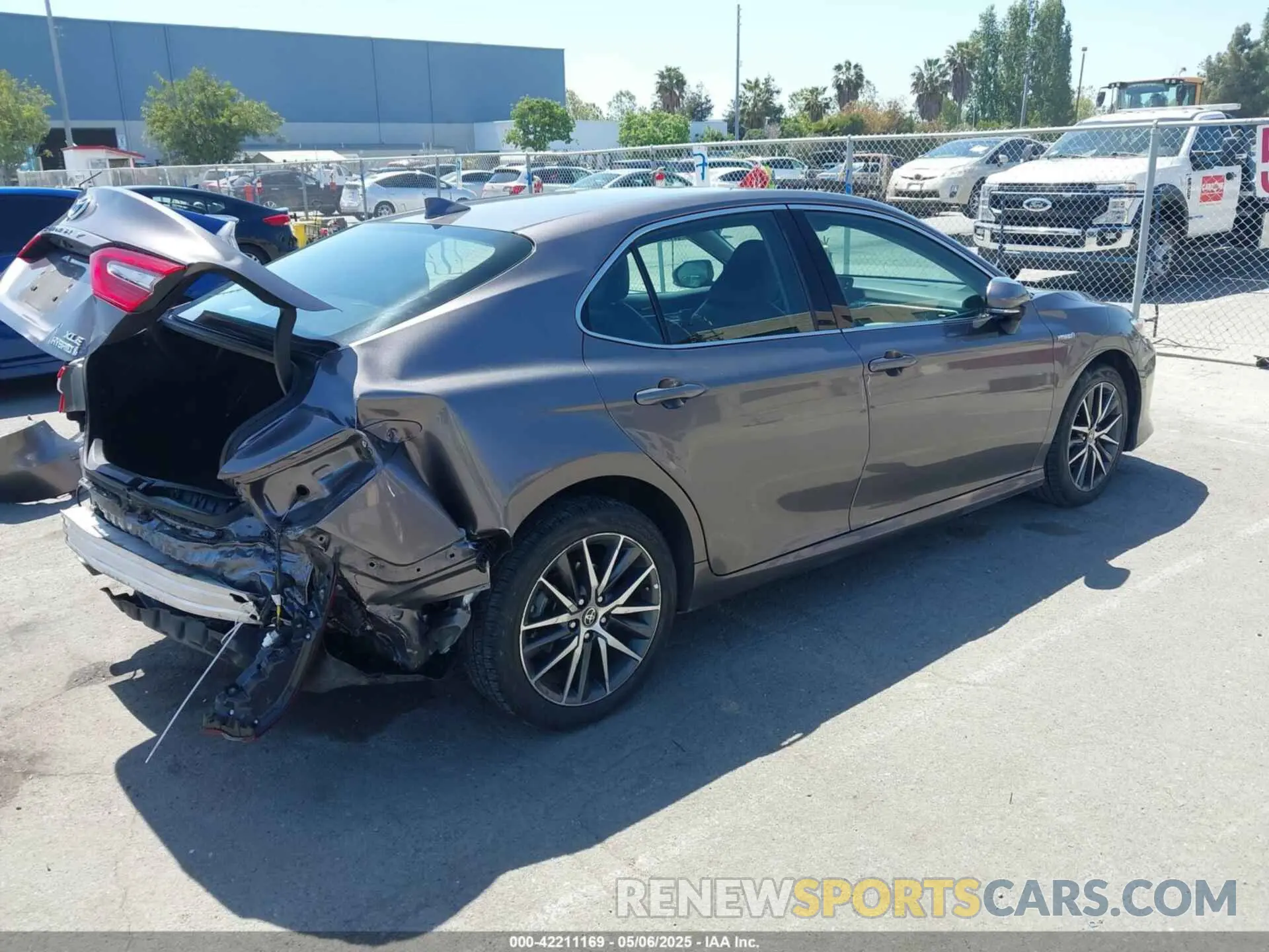 4 Photograph of a damaged car 4T1F31AK9MU560049 TOYOTA CAMRY 2021