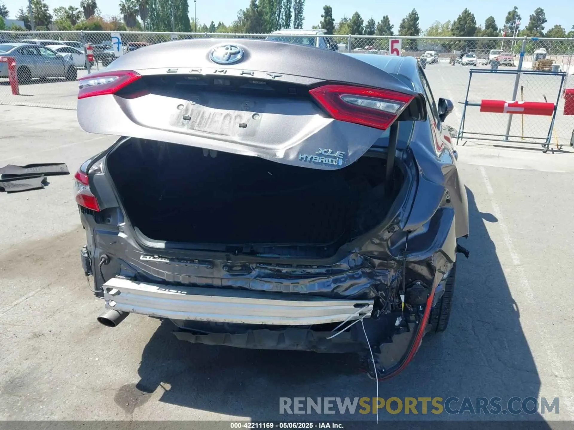 6 Photograph of a damaged car 4T1F31AK9MU560049 TOYOTA CAMRY 2021
