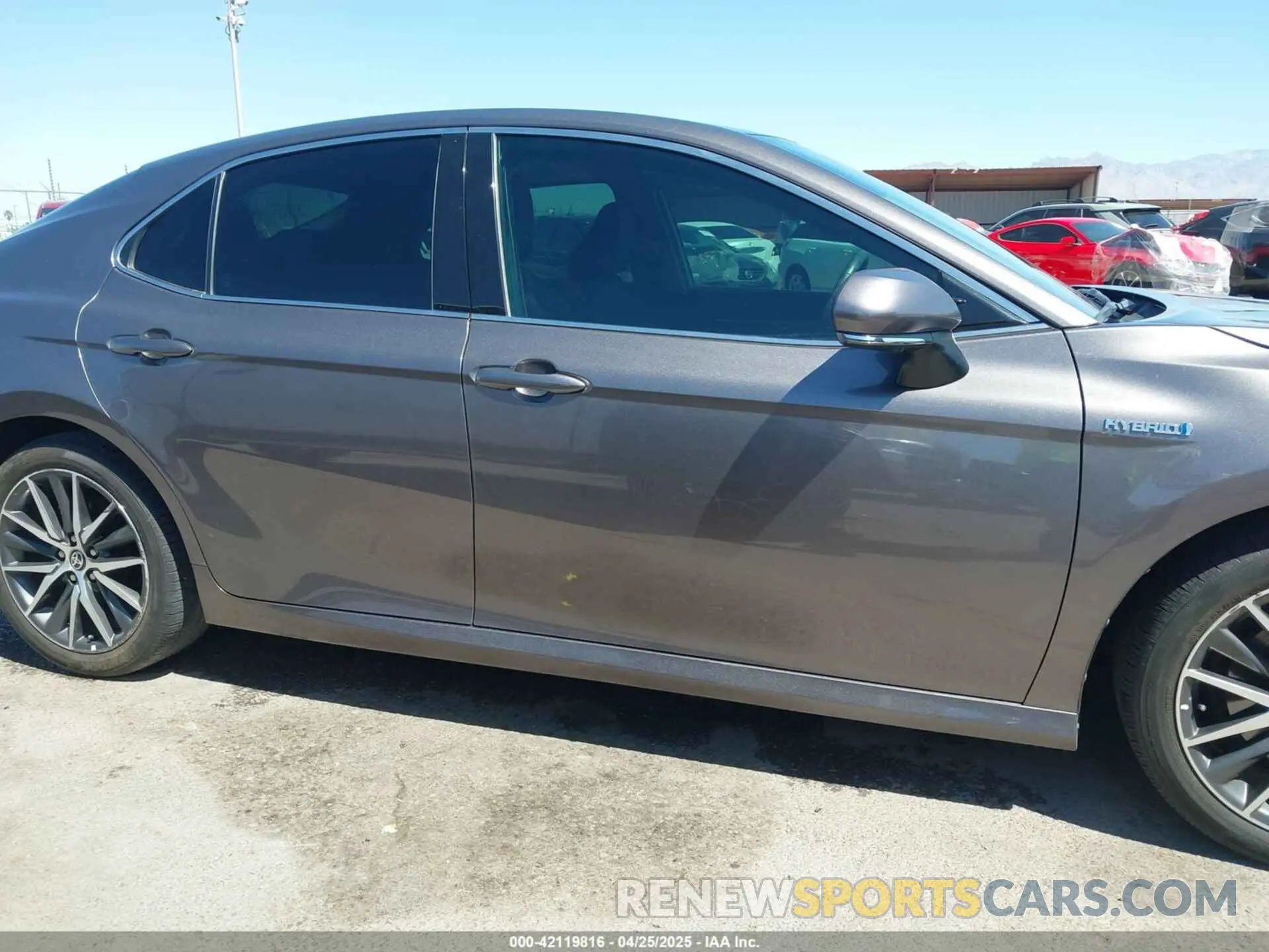 14 Photograph of a damaged car 4T1F31AKXMU565647 TOYOTA CAMRY 2021