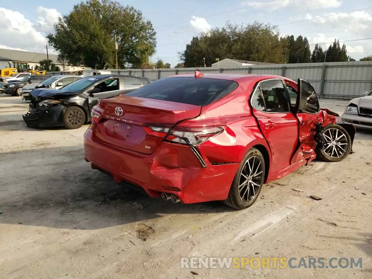 4 Photograph of a damaged car 4T1G11AK0MU402922 TOYOTA CAMRY 2021