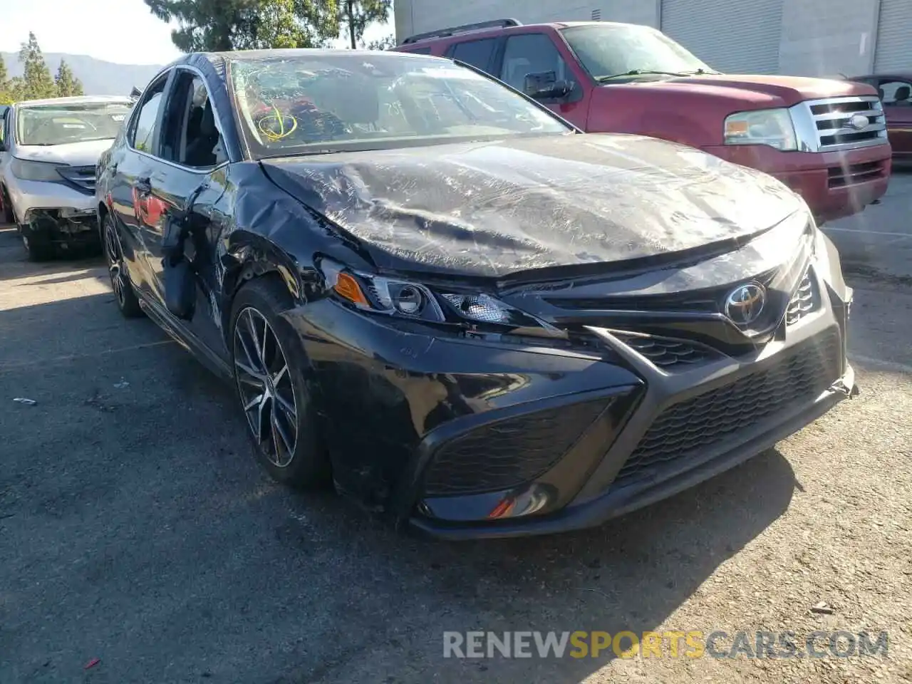 1 Photograph of a damaged car 4T1G11AK0MU415282 TOYOTA CAMRY 2021