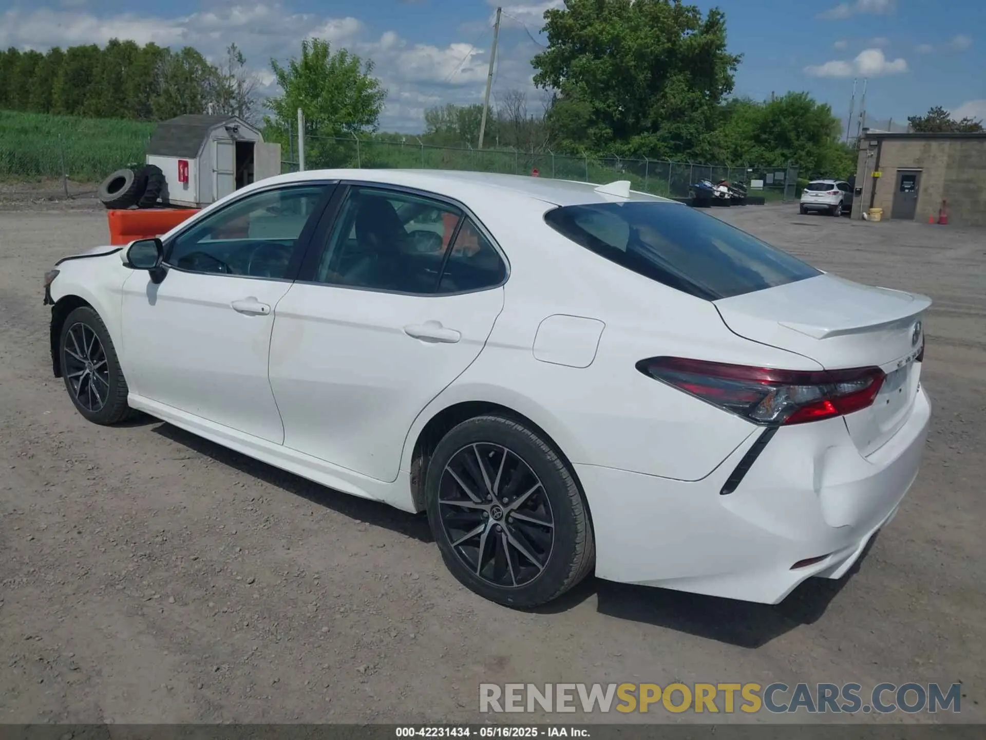 3 Photograph of a damaged car 4T1G11AK0MU424600 TOYOTA CAMRY 2021