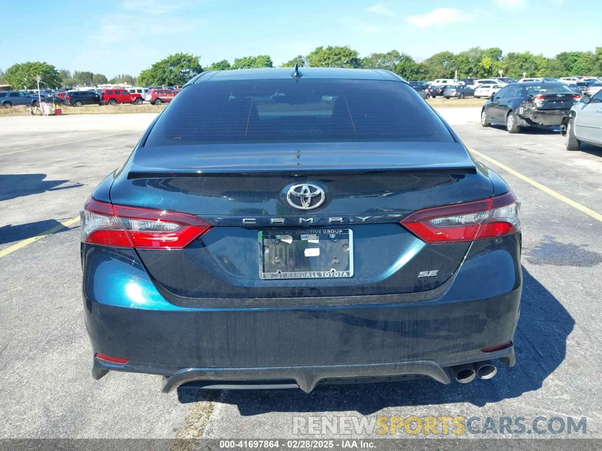 17 Photograph of a damaged car 4T1G11AK0MU450257 TOYOTA CAMRY 2021
