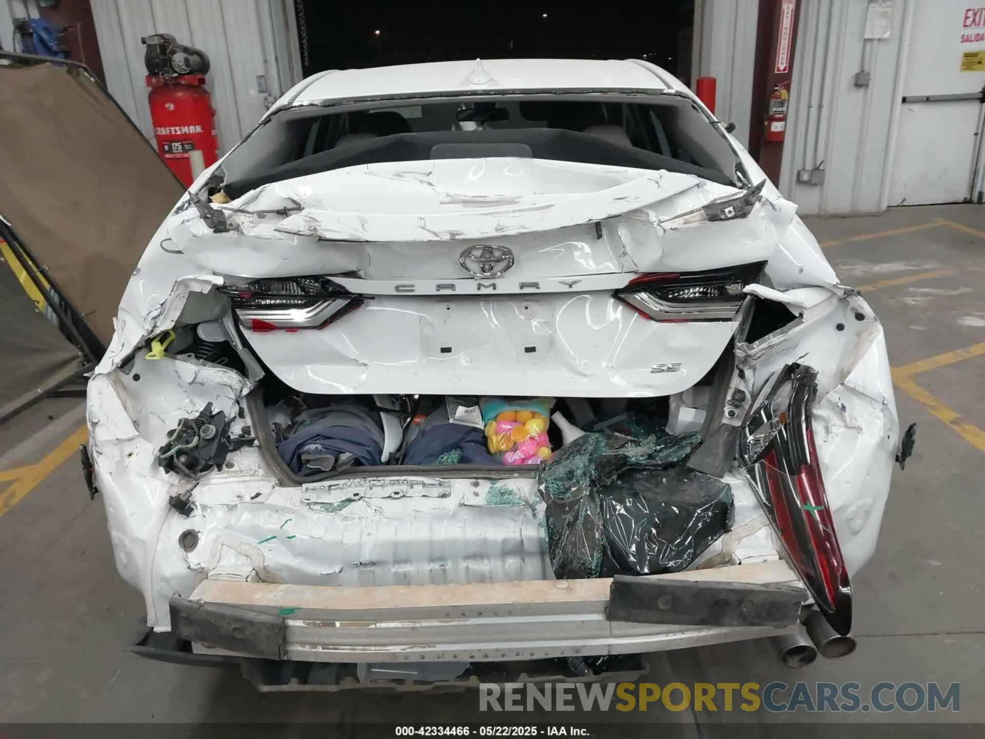 16 Photograph of a damaged car 4T1G11AK0MU470136 TOYOTA CAMRY 2021