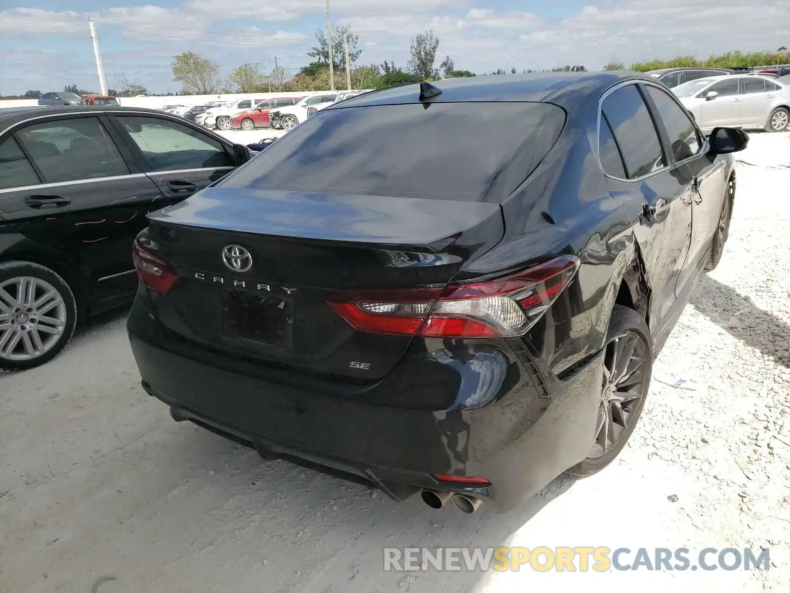 4 Photograph of a damaged car 4T1G11AK0MU514703 TOYOTA CAMRY 2021