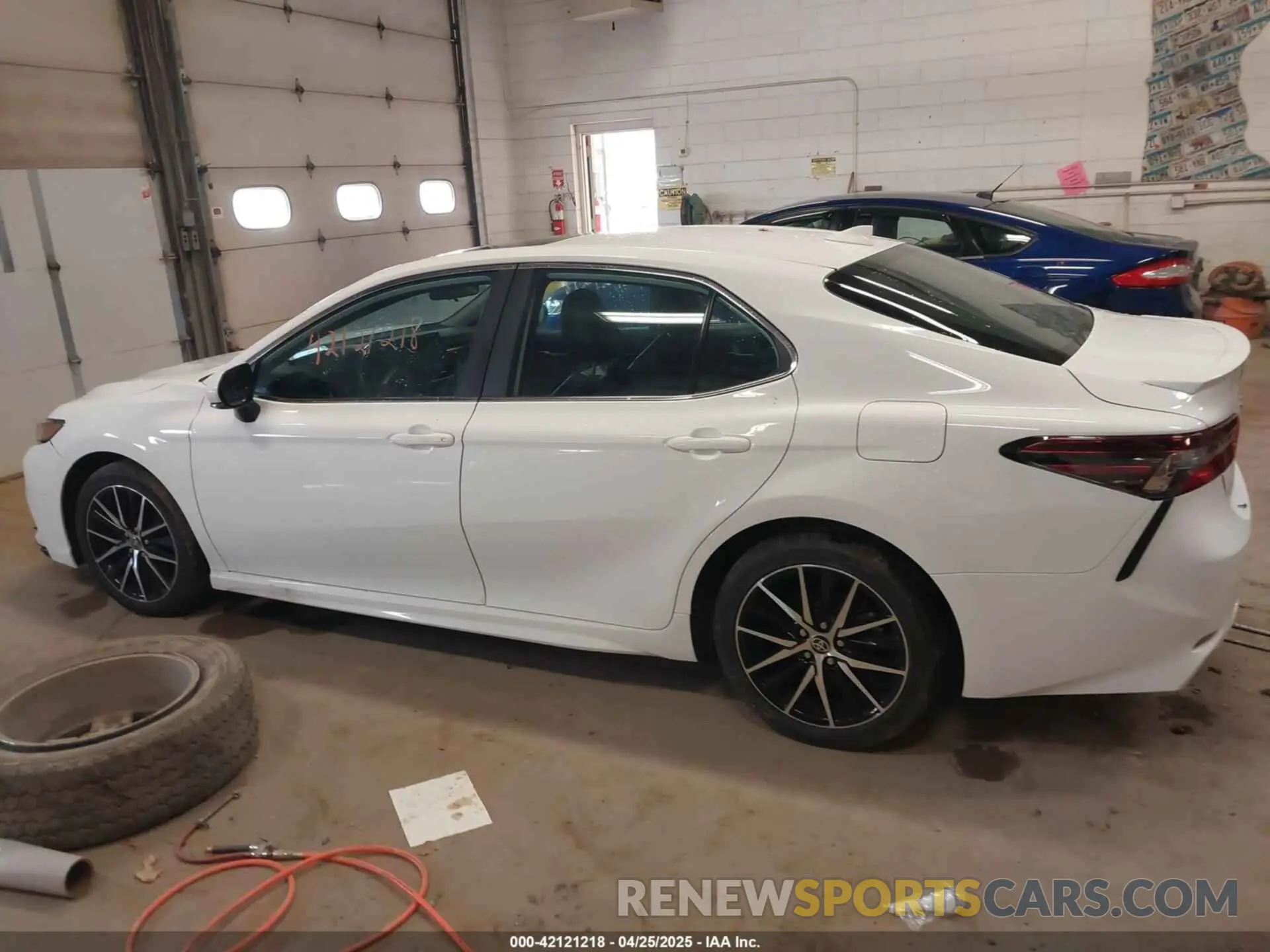 14 Photograph of a damaged car 4T1G11AK0MU532182 TOYOTA CAMRY 2021