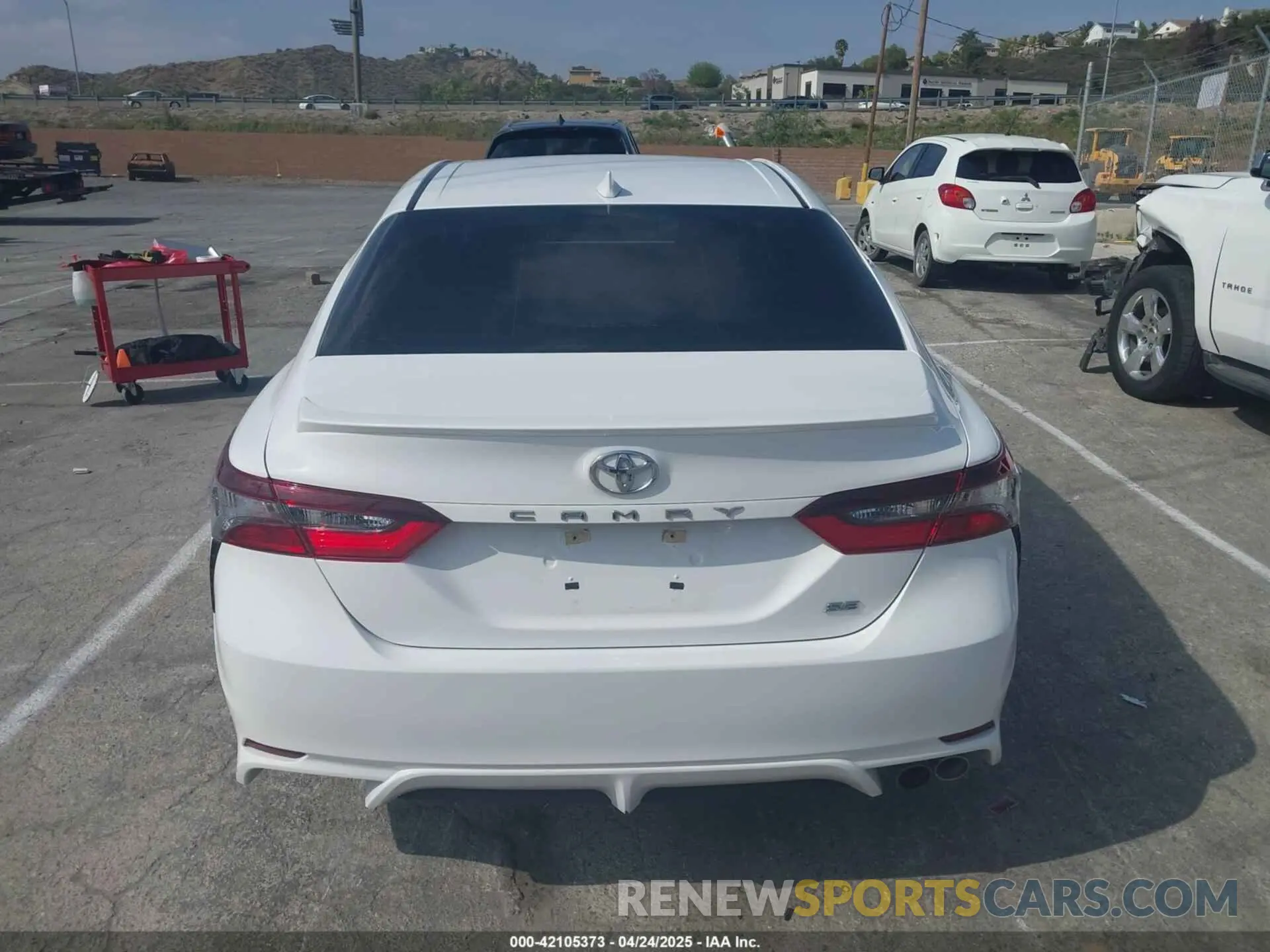 16 Photograph of a damaged car 4T1G11AK0MU538984 TOYOTA CAMRY 2021