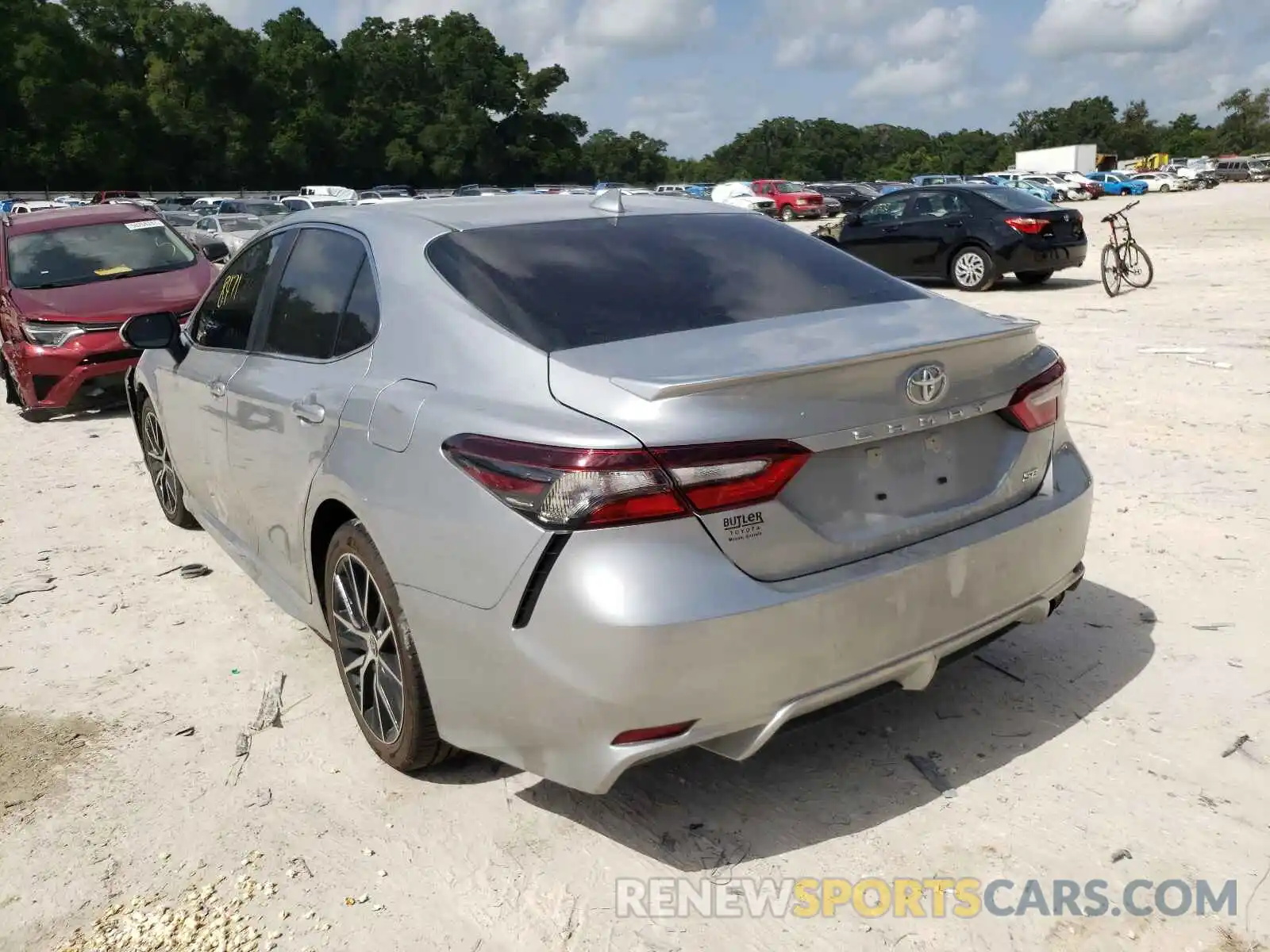 3 Photograph of a damaged car 4T1G11AK0MU569894 TOYOTA CAMRY 2021