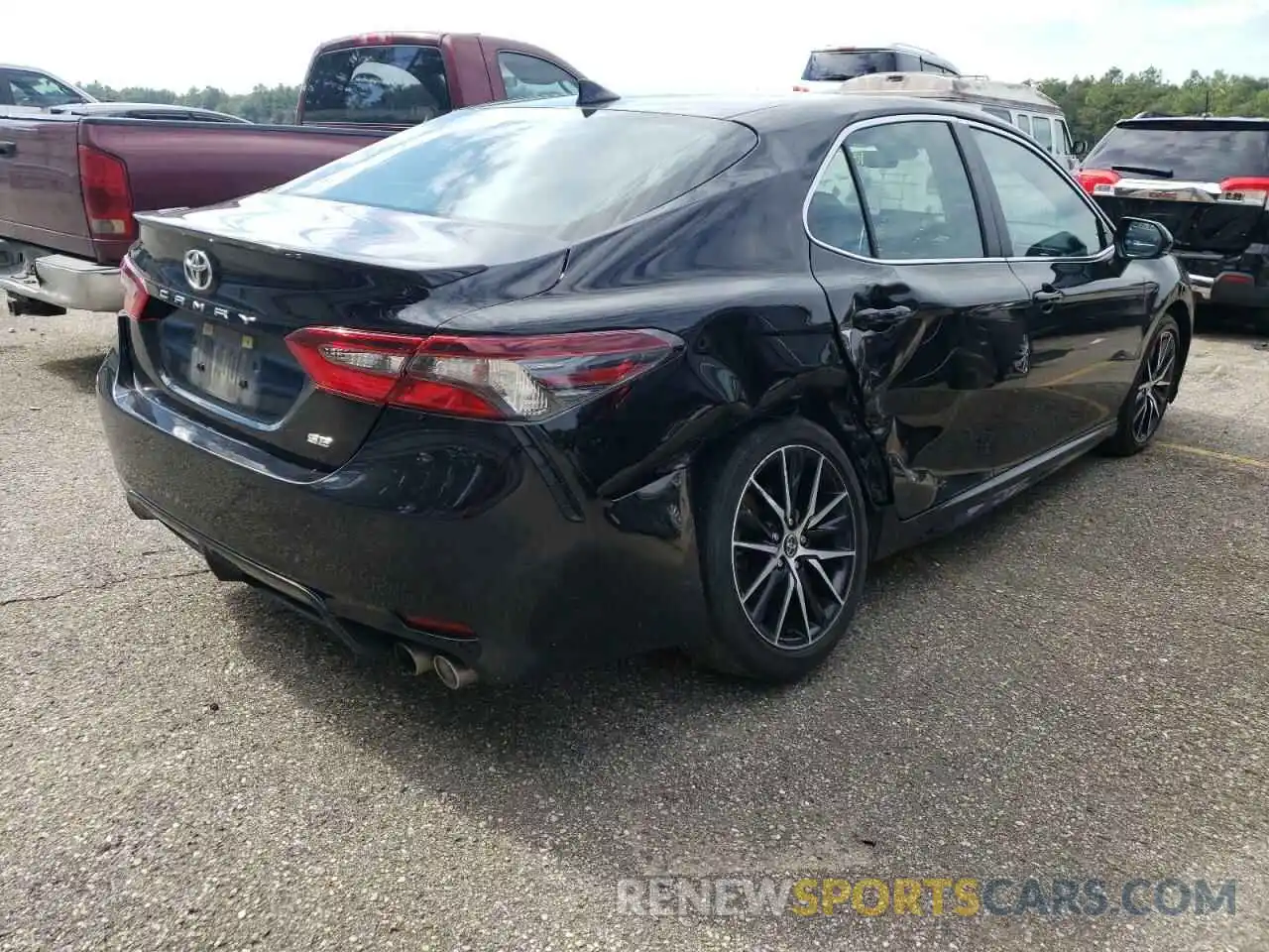 4 Photograph of a damaged car 4T1G11AK0MU589403 TOYOTA CAMRY 2021