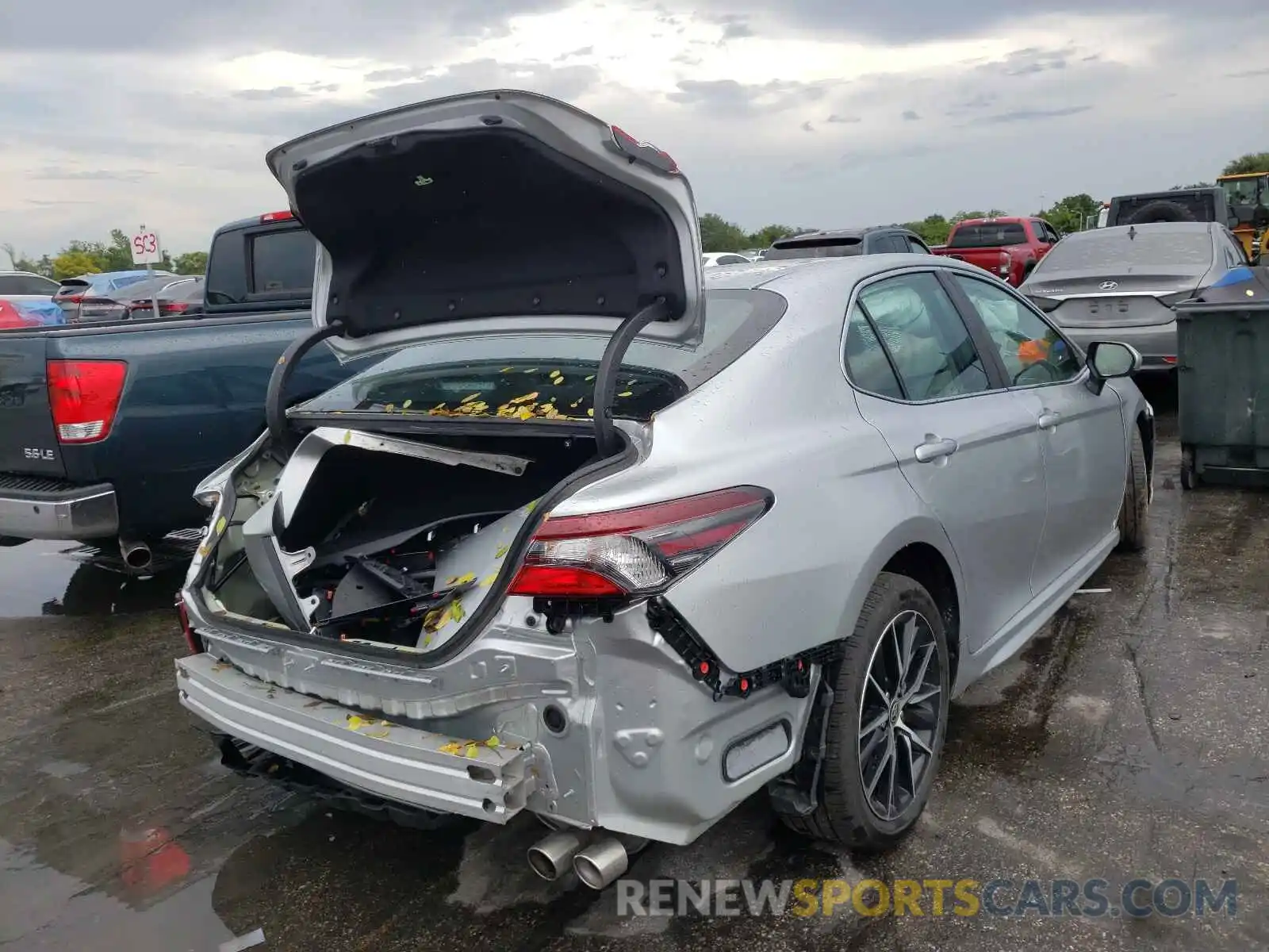 4 Photograph of a damaged car 4T1G11AK1MU408339 TOYOTA CAMRY 2021