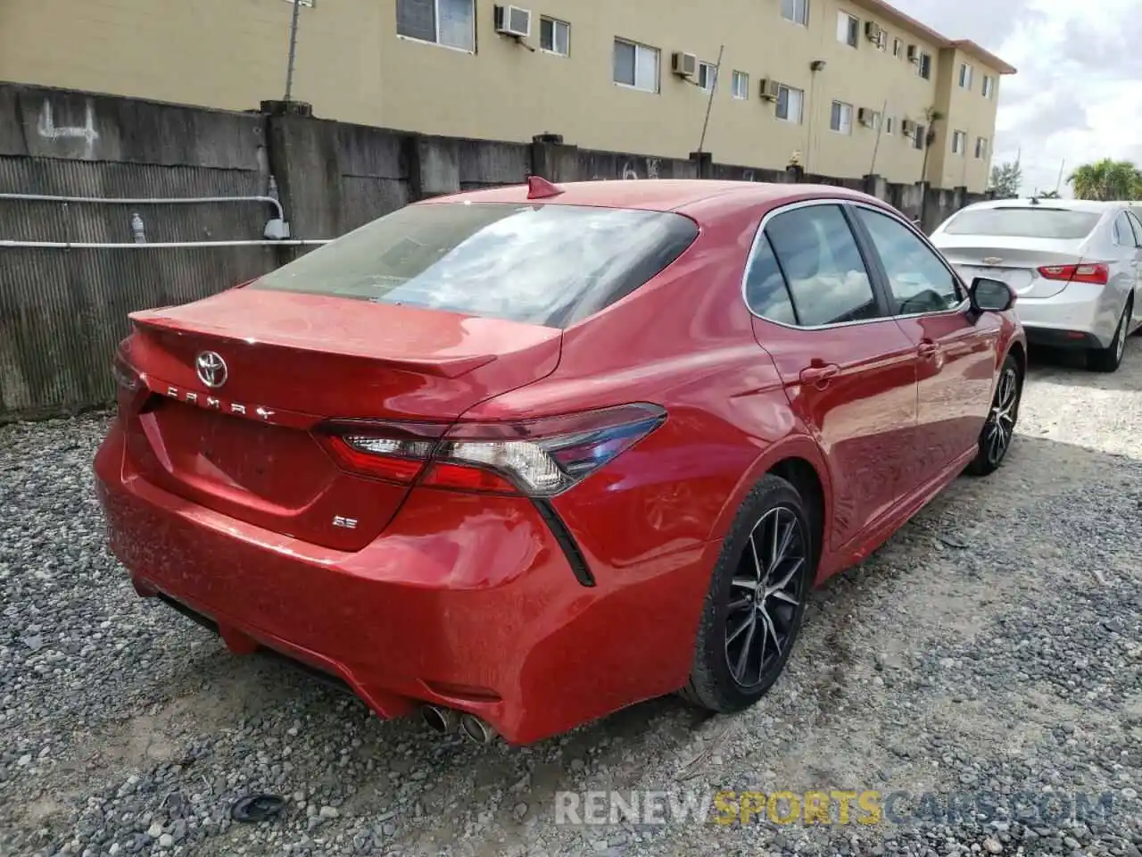 4 Photograph of a damaged car 4T1G11AK1MU409667 TOYOTA CAMRY 2021