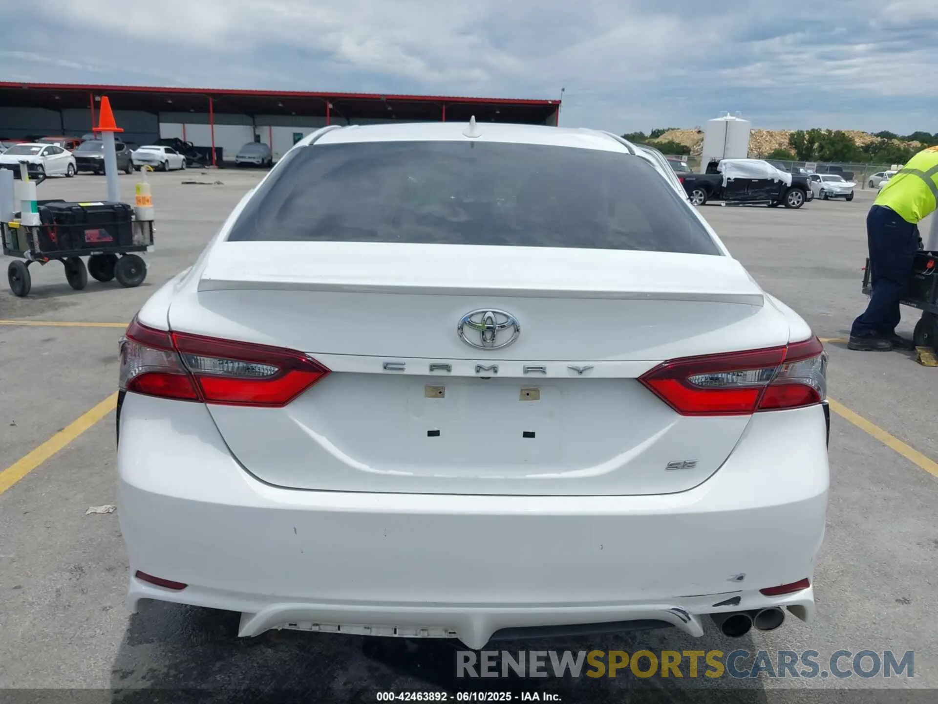 15 Photograph of a damaged car 4T1G11AK1MU428624 TOYOTA CAMRY 2021