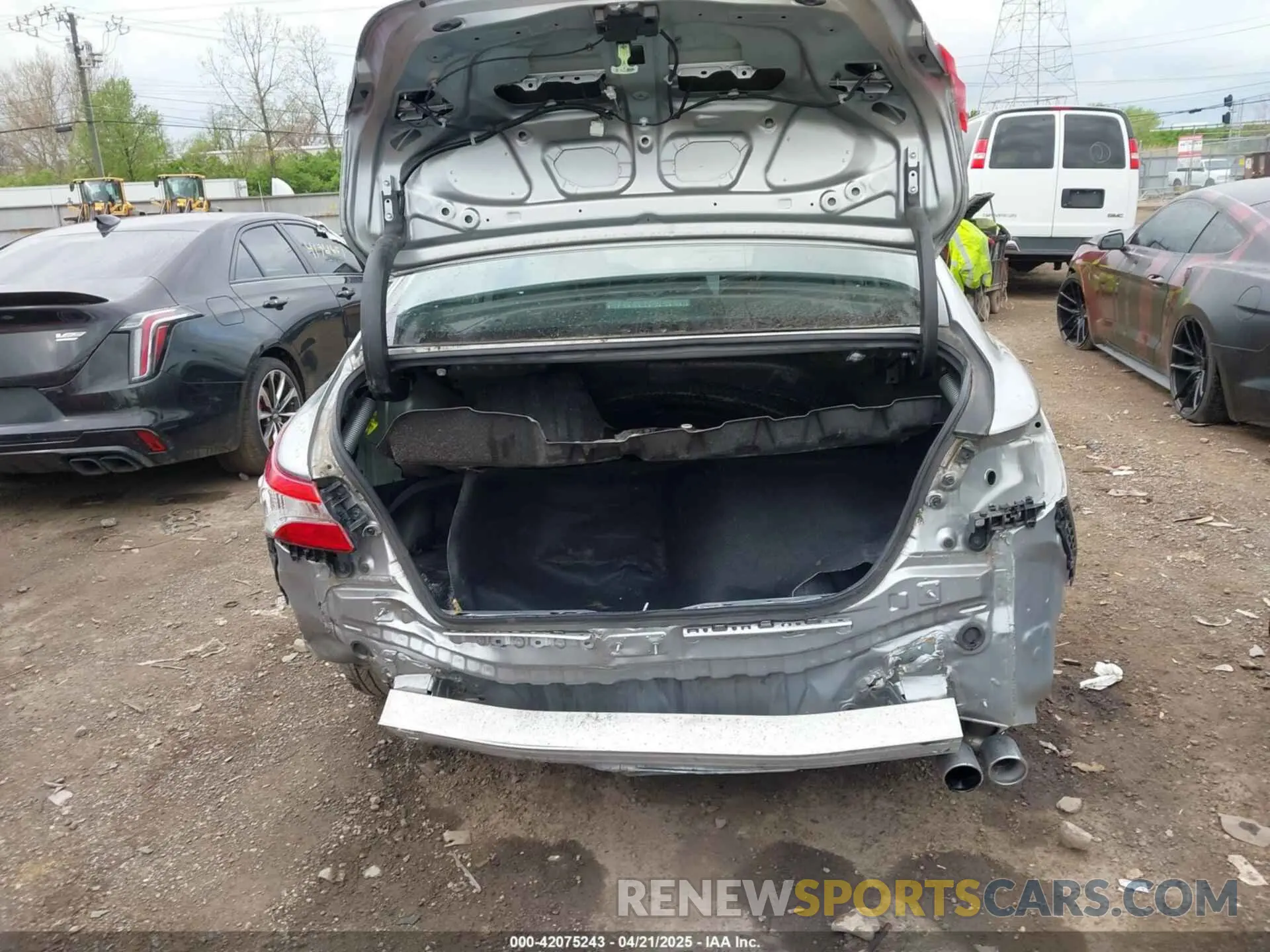 17 Photograph of a damaged car 4T1G11AK1MU458190 TOYOTA CAMRY 2021