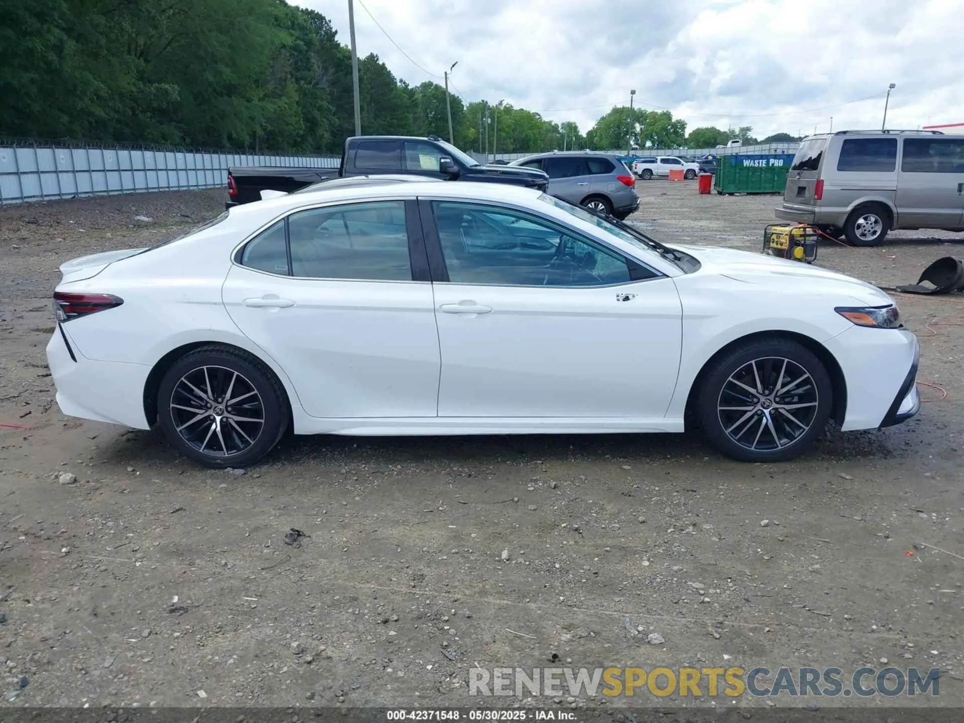 14 Photograph of a damaged car 4T1G11AK1MU468024 TOYOTA CAMRY 2021