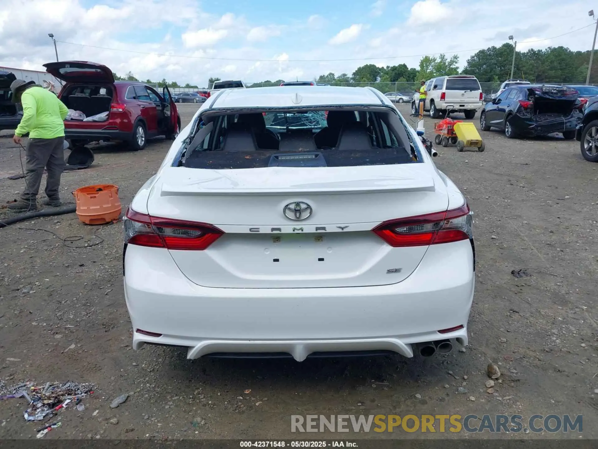 17 Photograph of a damaged car 4T1G11AK1MU468024 TOYOTA CAMRY 2021