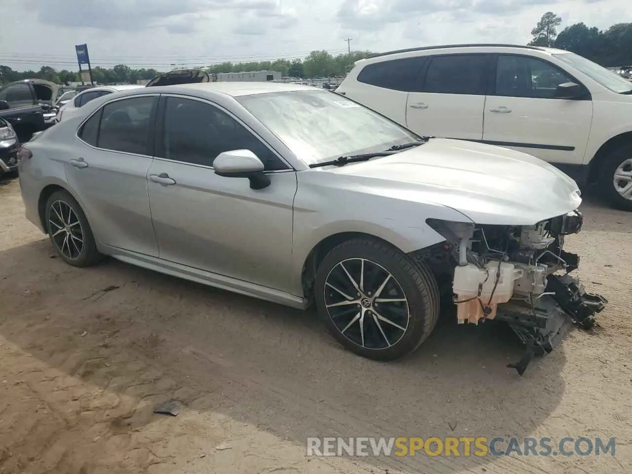 4 Photograph of a damaged car 4T1G11AK1MU512412 TOYOTA CAMRY 2021