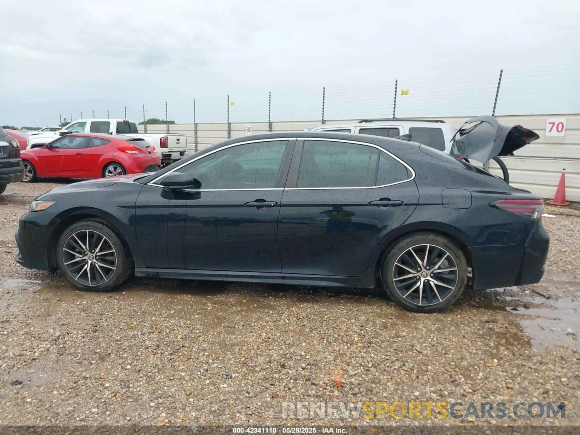 14 Photograph of a damaged car 4T1G11AK1MU517769 TOYOTA CAMRY 2021