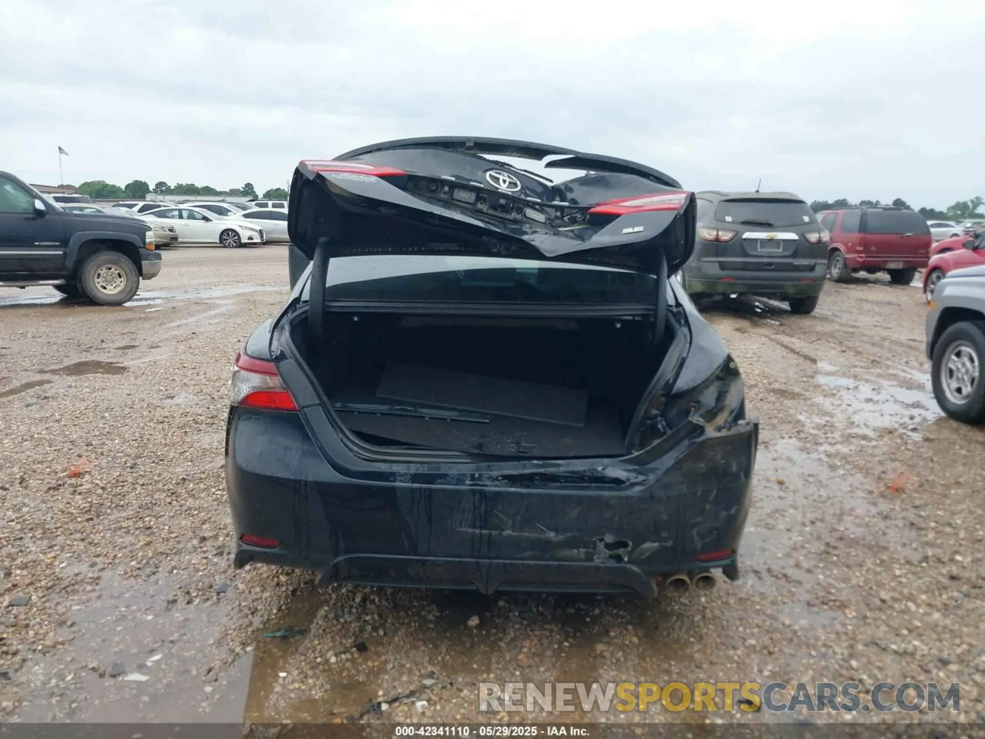 16 Photograph of a damaged car 4T1G11AK1MU517769 TOYOTA CAMRY 2021